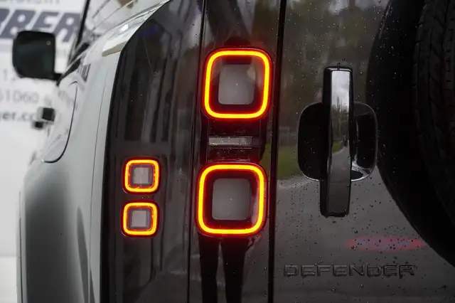 Land Rover Defender 110 2.0 PHEV SWB X-Dynmaic SE Ansicht 12