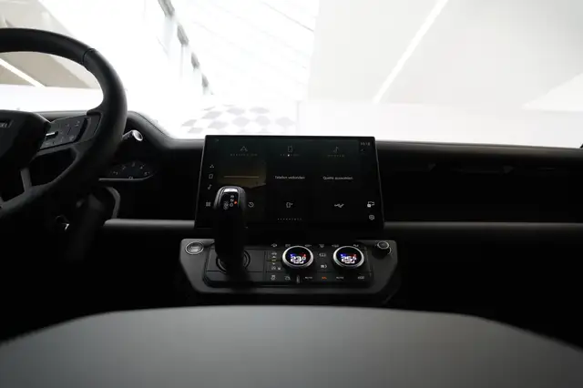 Land Rover Defender 110 2.0 PHEV SWB X-Dynmaic SE Ansicht 31