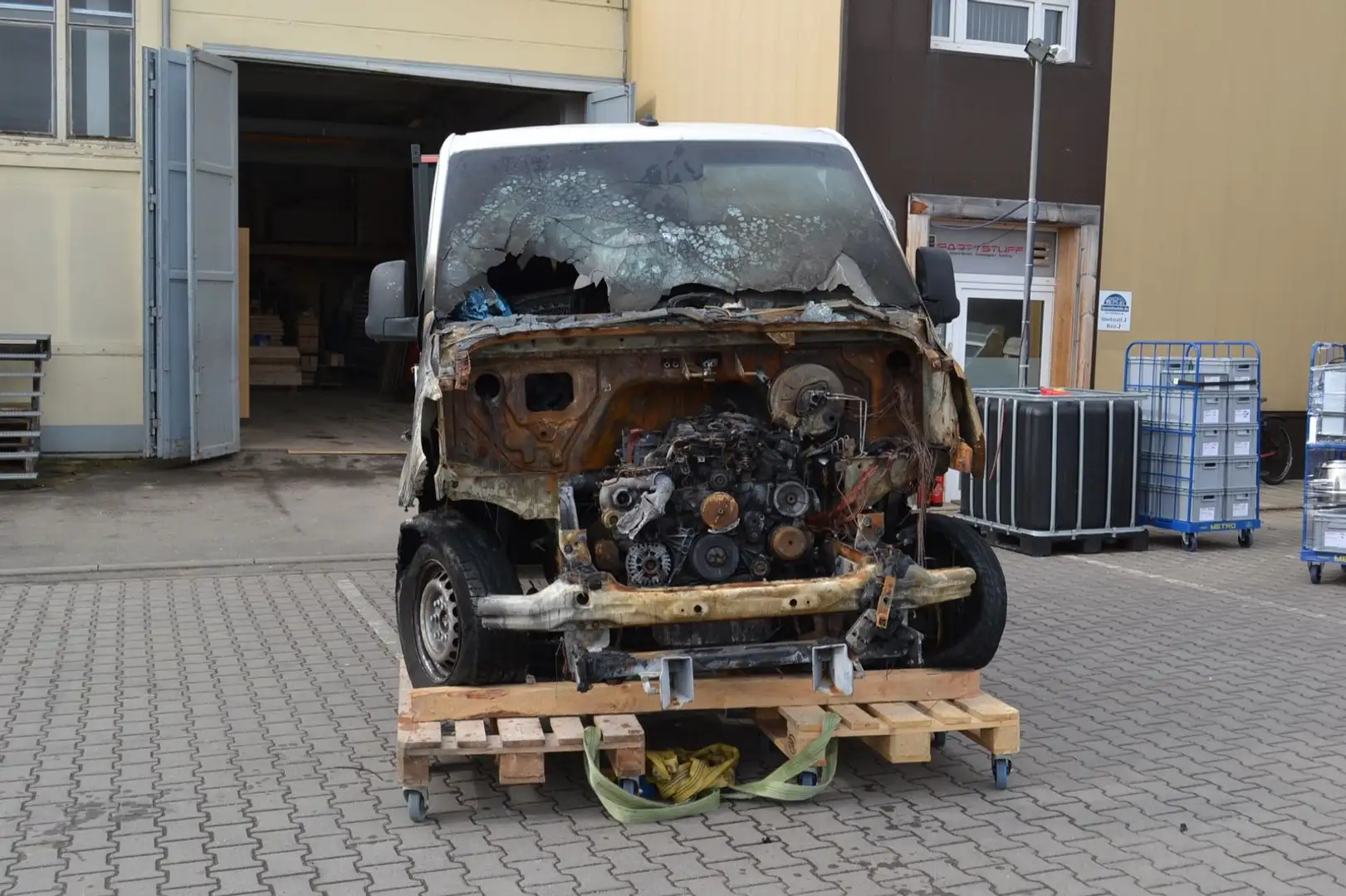 Mercedes-Benz Sprinter W907 314 4x4 Allrad AWD Brandschaden Weiß - 2