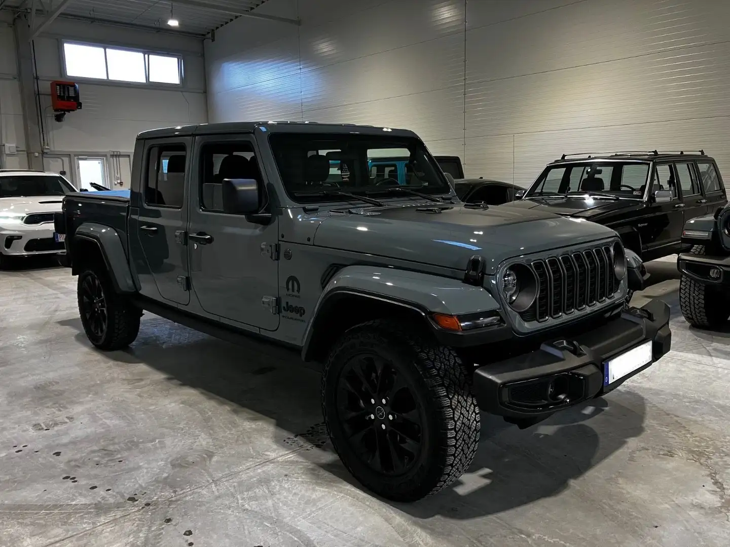 Jeep Gladiator 3,6 4x4 Facelift 2024 Leder LED AHK Grau - 1