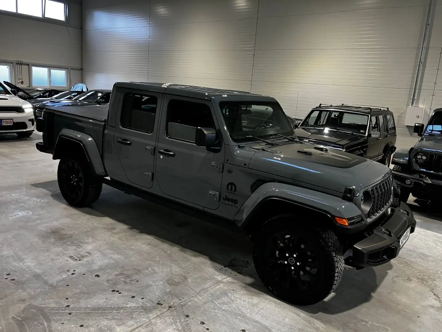Jeep Gladiator 3,6 4x4 Facelift 2024 Leder LED AHK Grau - 2