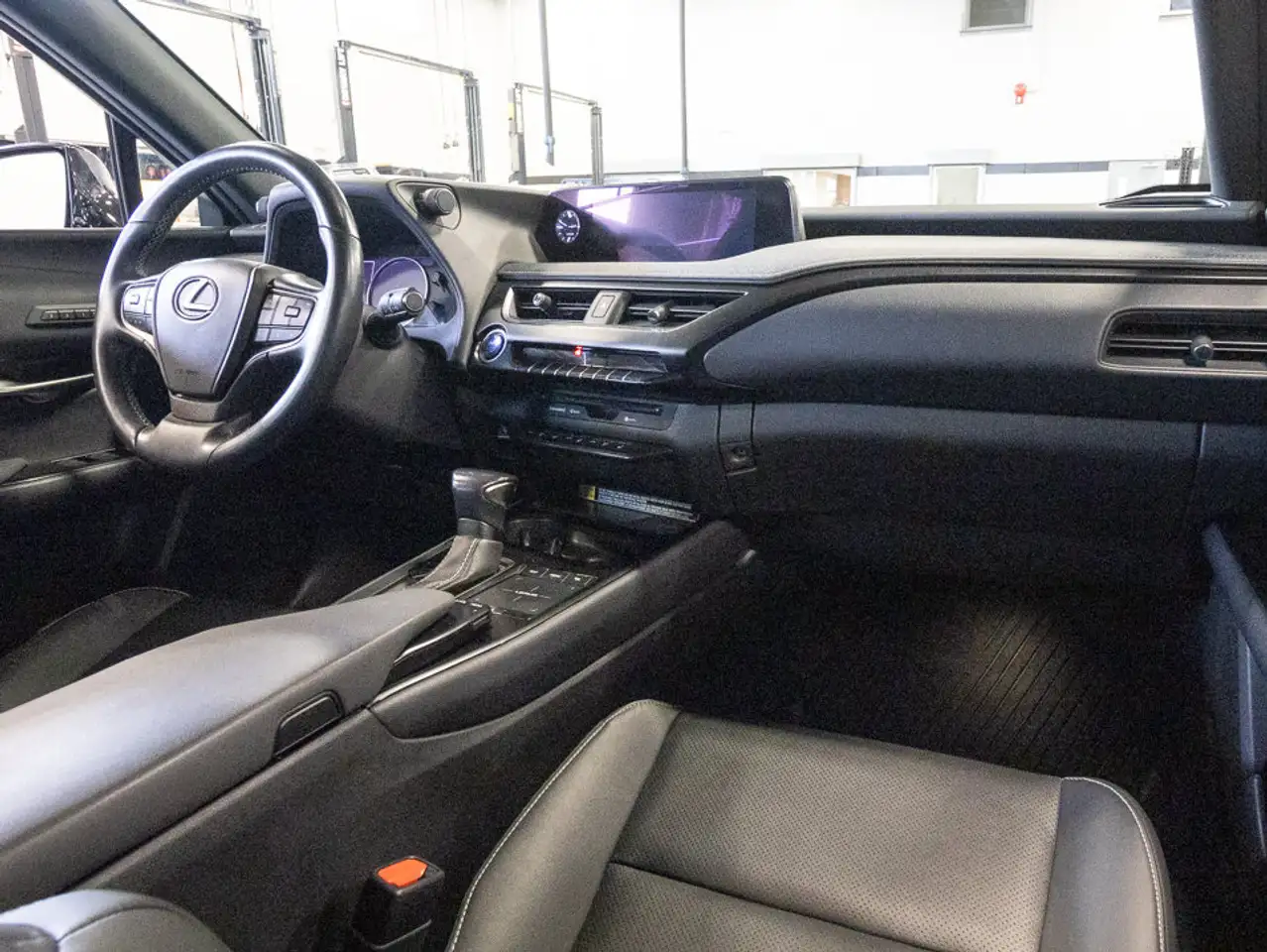 Lexus UX снимка Lexus UX
