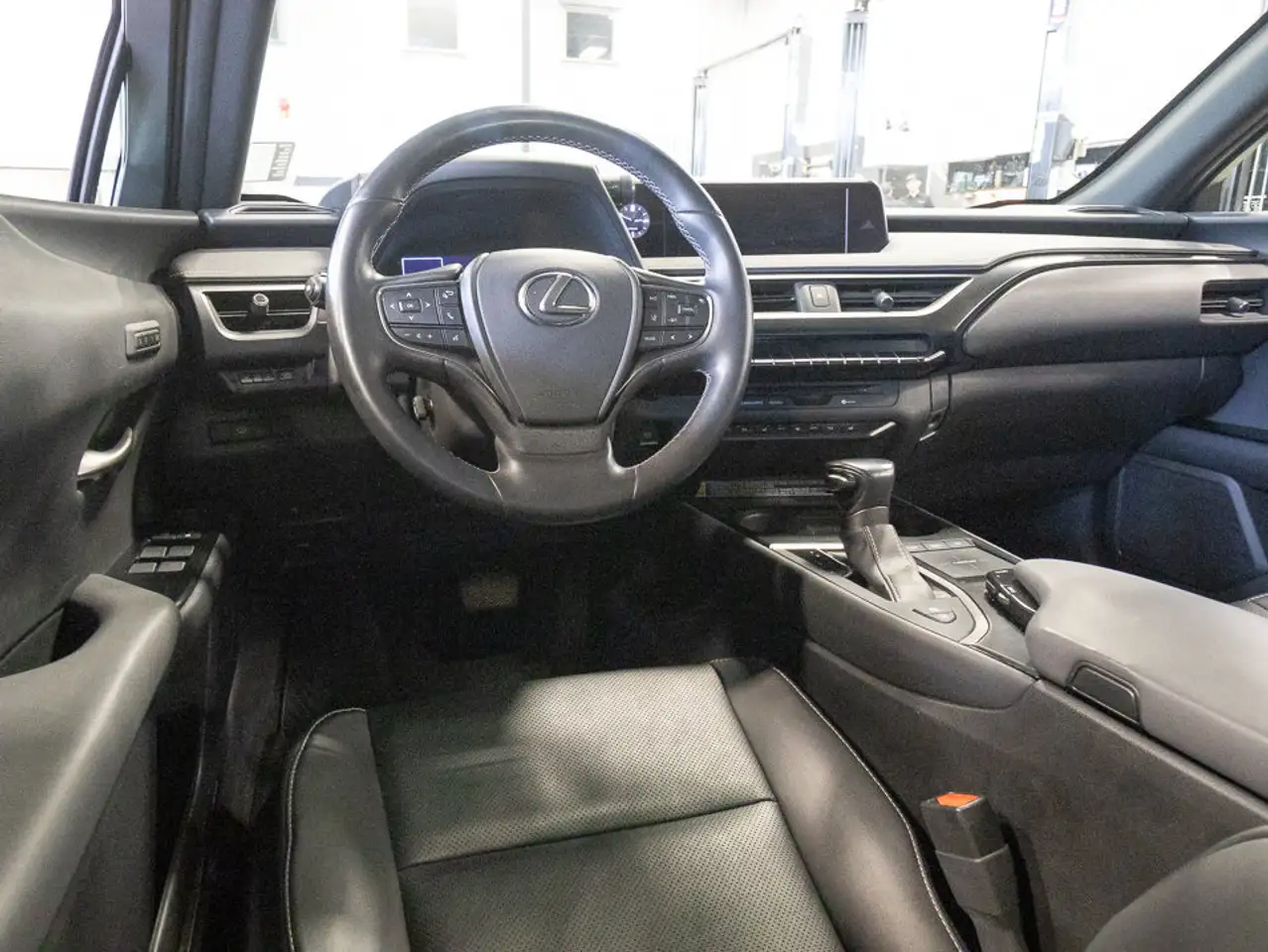 Lexus UX снимка Lexus UX