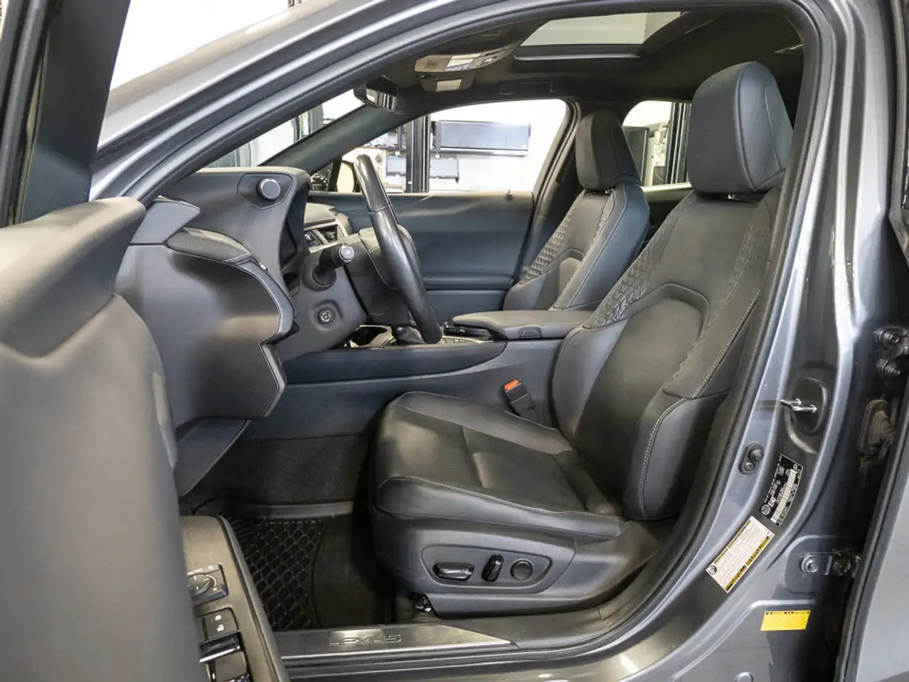 Lexus UX снимка Lexus UX