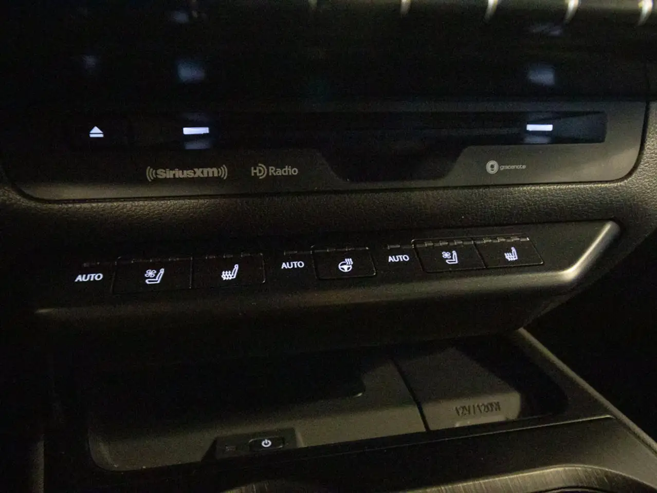 Lexus UX снимка Lexus UX