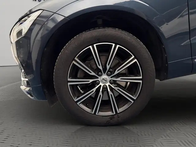 Volvo XC60 view 9