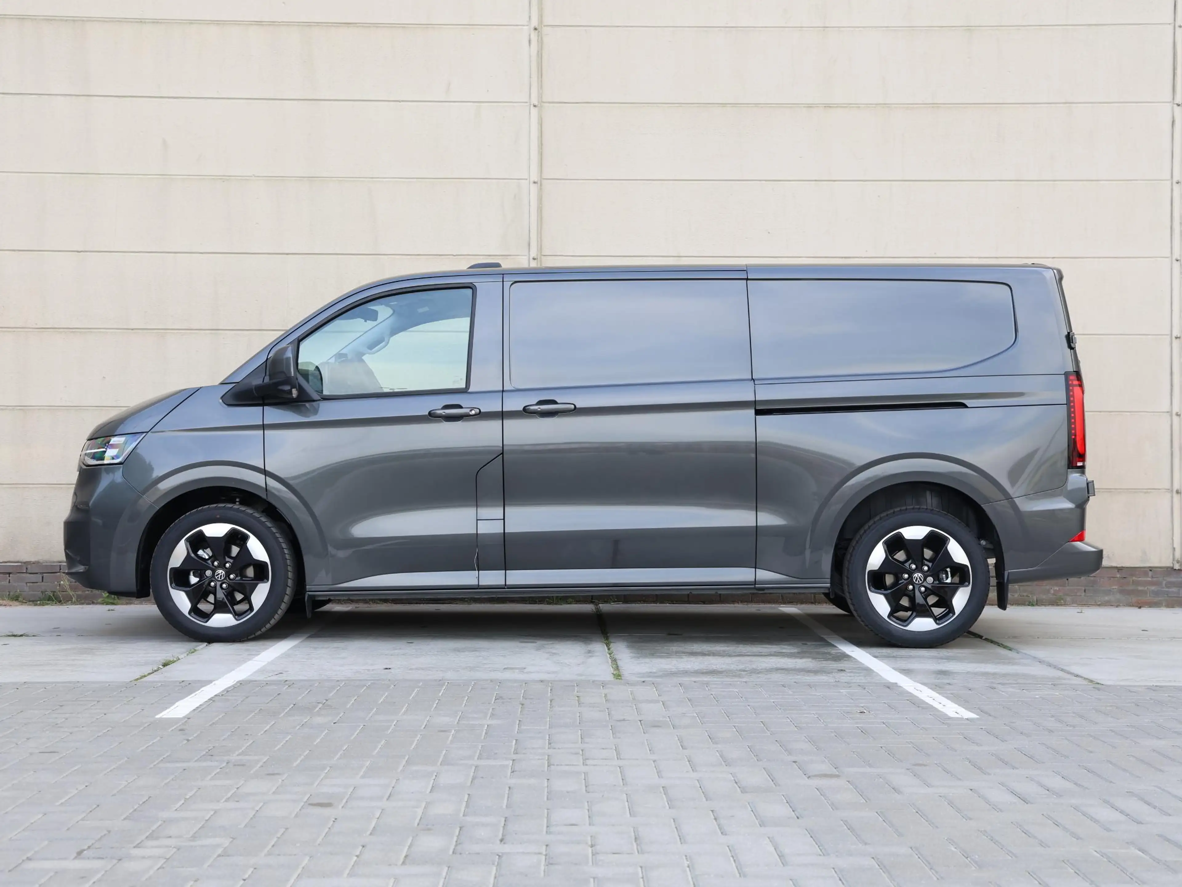 Volkswagen Transporter Bulli L2 2.5 eHybrid 233PK Automaat | 360 Camera | — photo 10