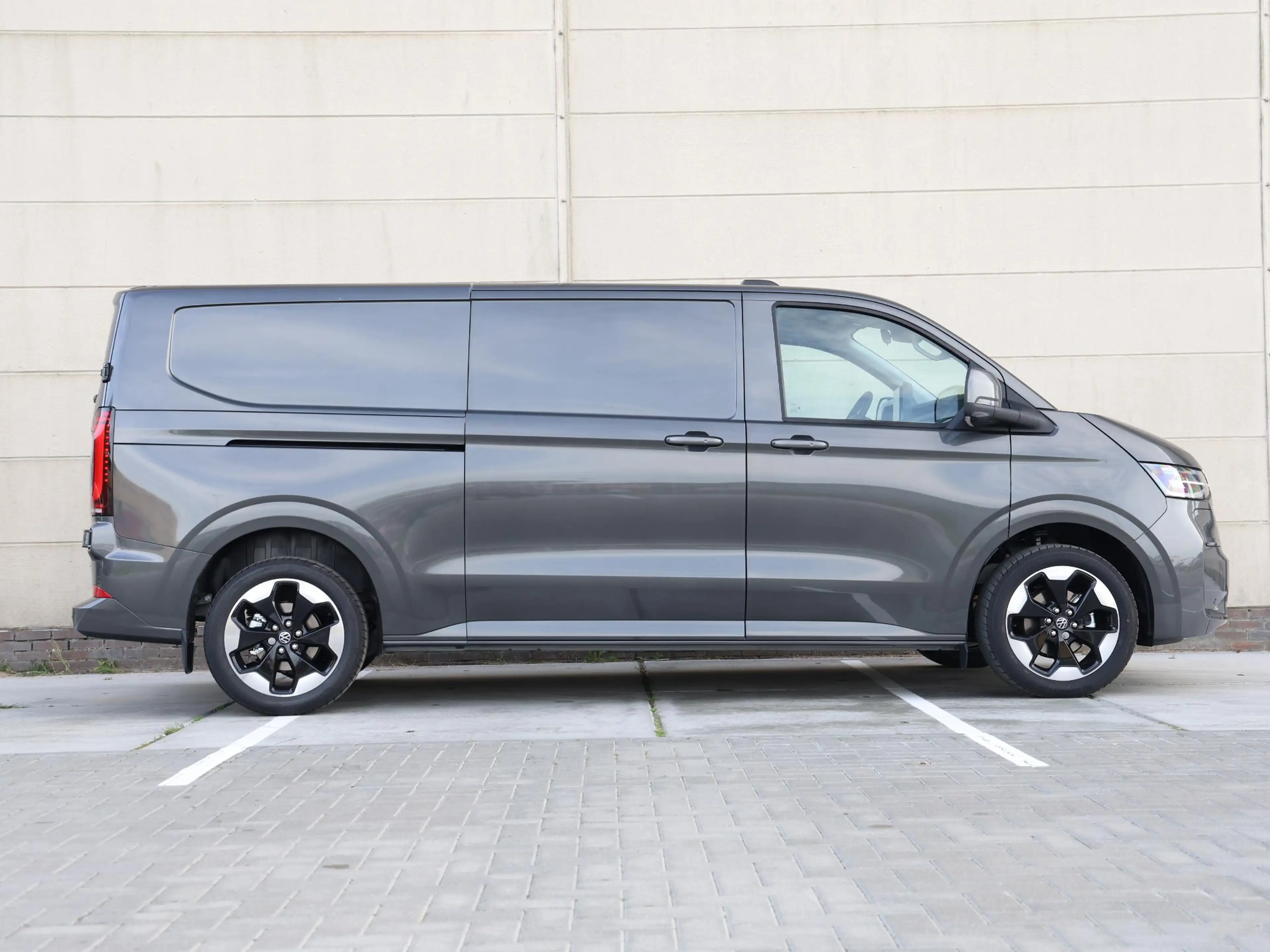 Volkswagen Transporter Bulli L2 2.5 eHybrid 233PK Automaat | 360 Camera | — photo 2