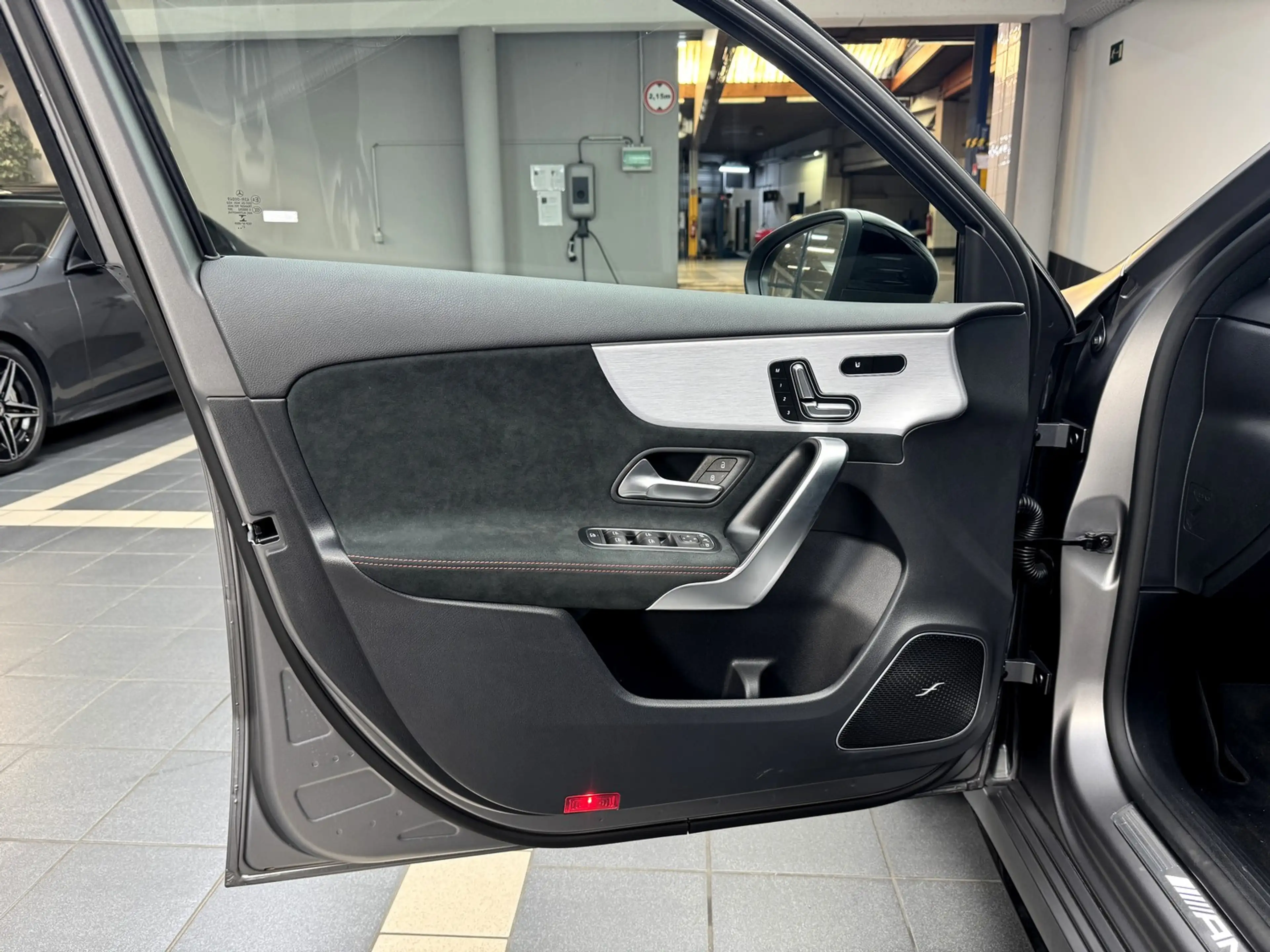 Mercedes-Benz A 45 AMG S 4-MATIC* Pack aero * Toit Pano *Burmester — photo 11