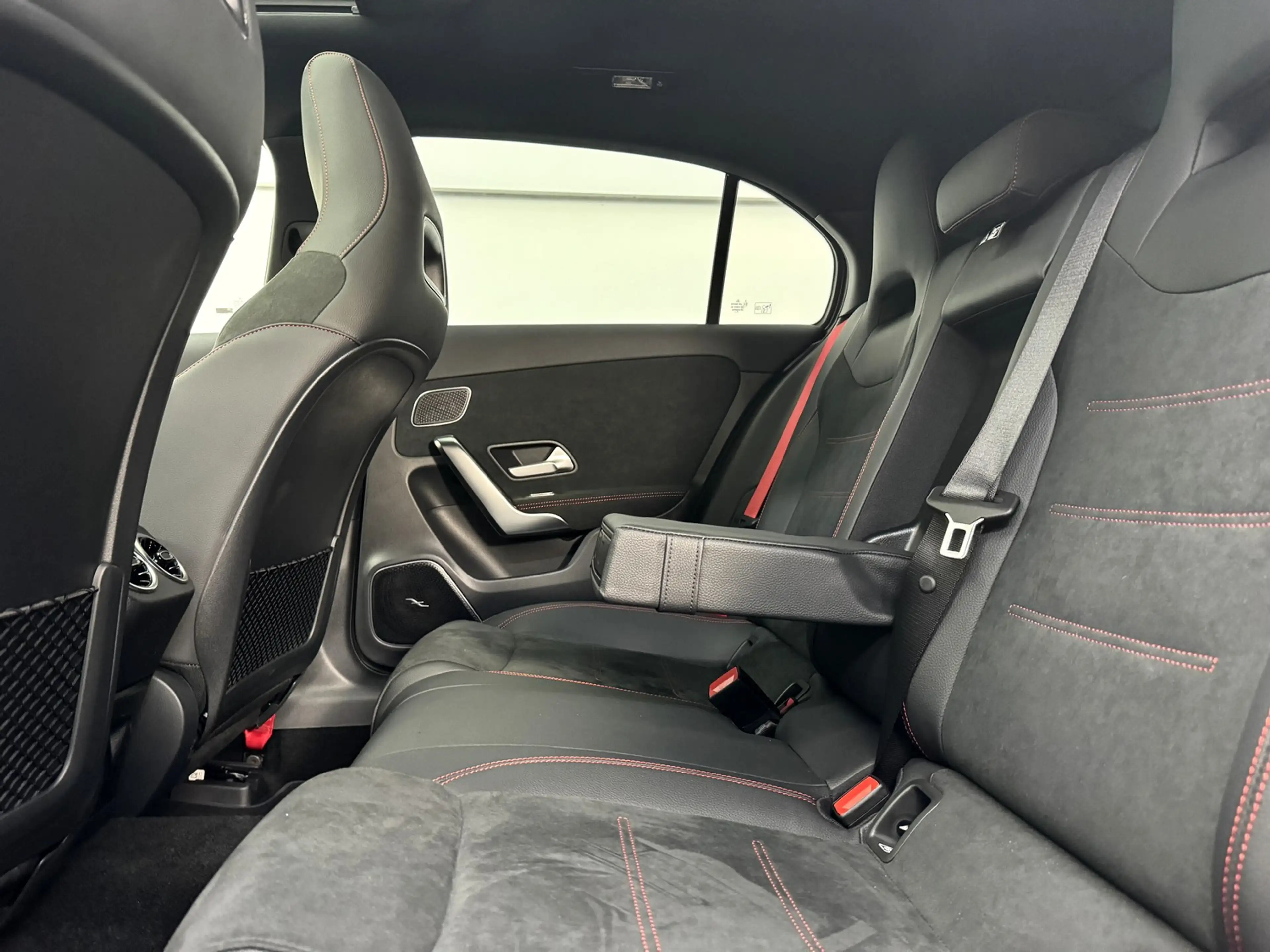 Mercedes-Benz A 45 AMG S 4-MATIC* Pack aero * Toit Pano *Burmester — photo 8
