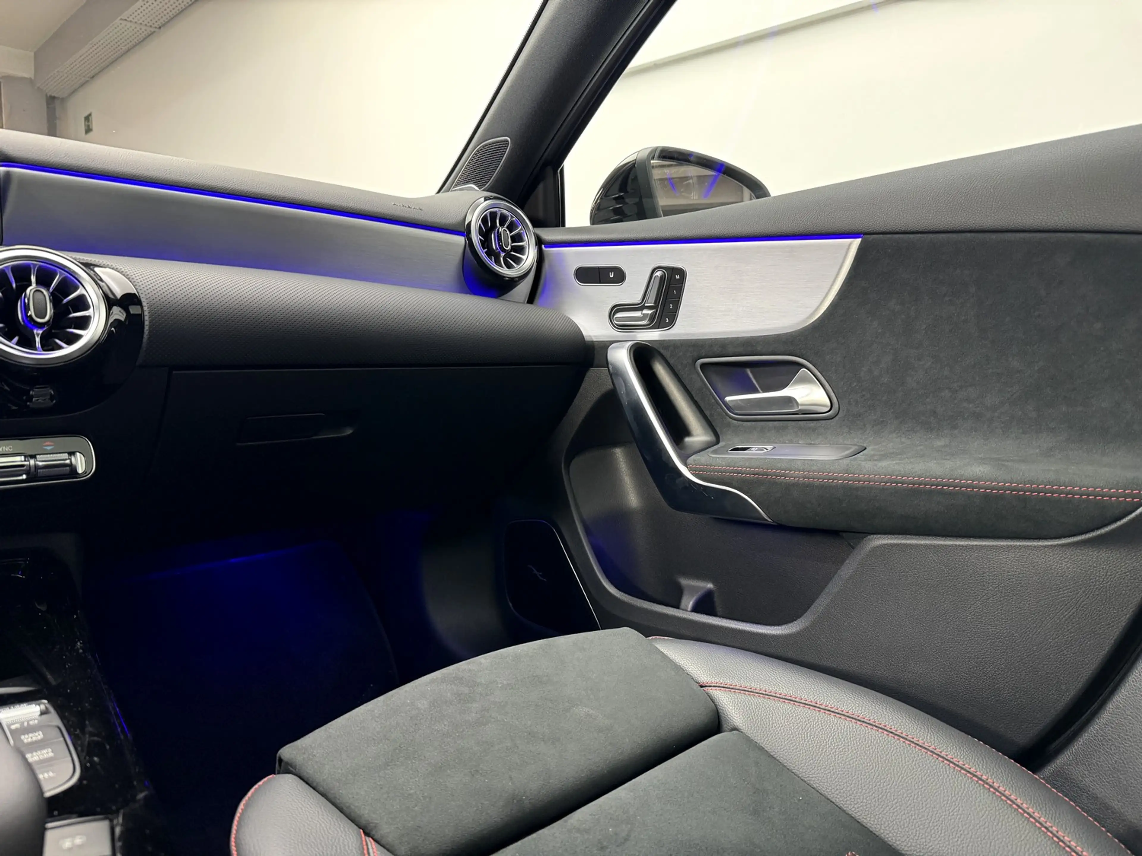 Mercedes-Benz A 45 AMG S 4-MATIC* Pack aero * Toit Pano *Burmester — photo 12