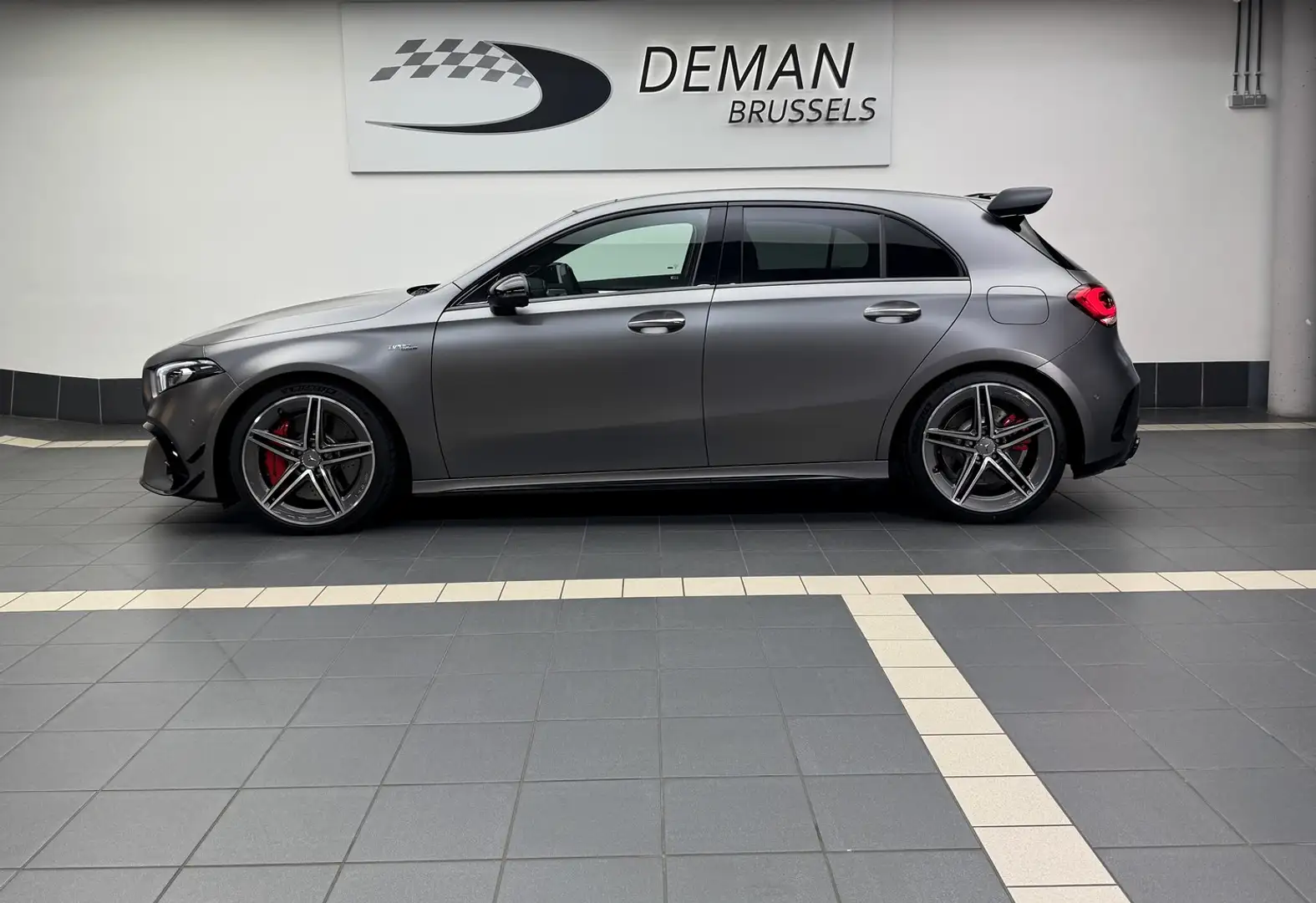 Mercedes-Benz A 45 AMG S 4-MATIC* Pack aero * Toit Pano *Burmester Grau - 2