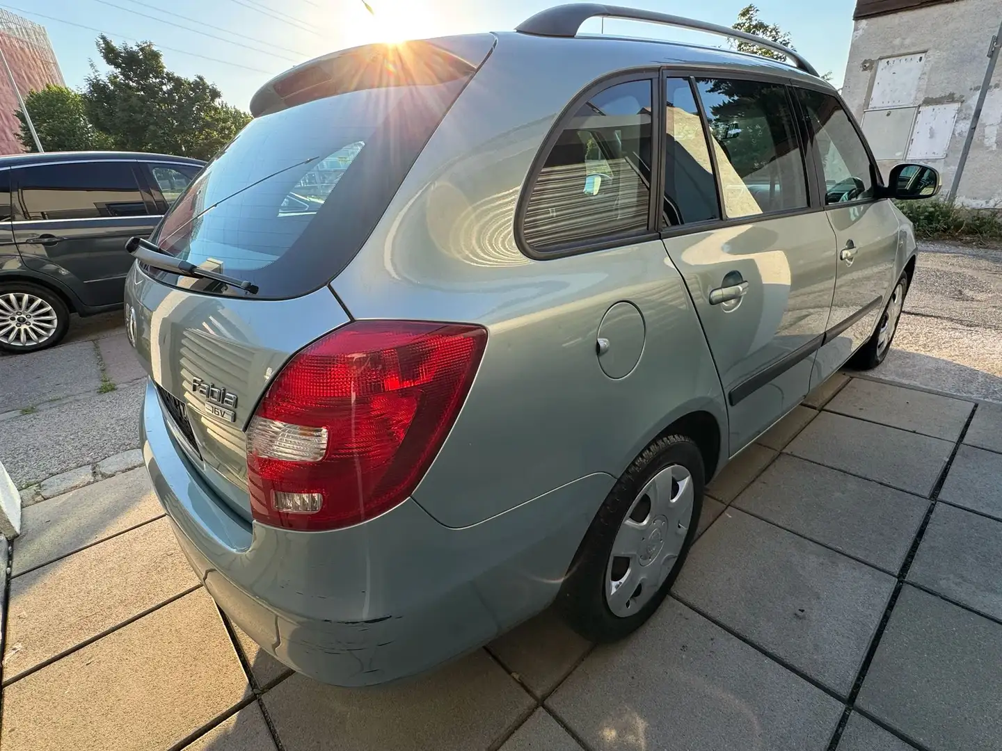 Skoda Fabia Combi Ambiente 1,4 Dachreling Tempomat Metallic Grün - 2