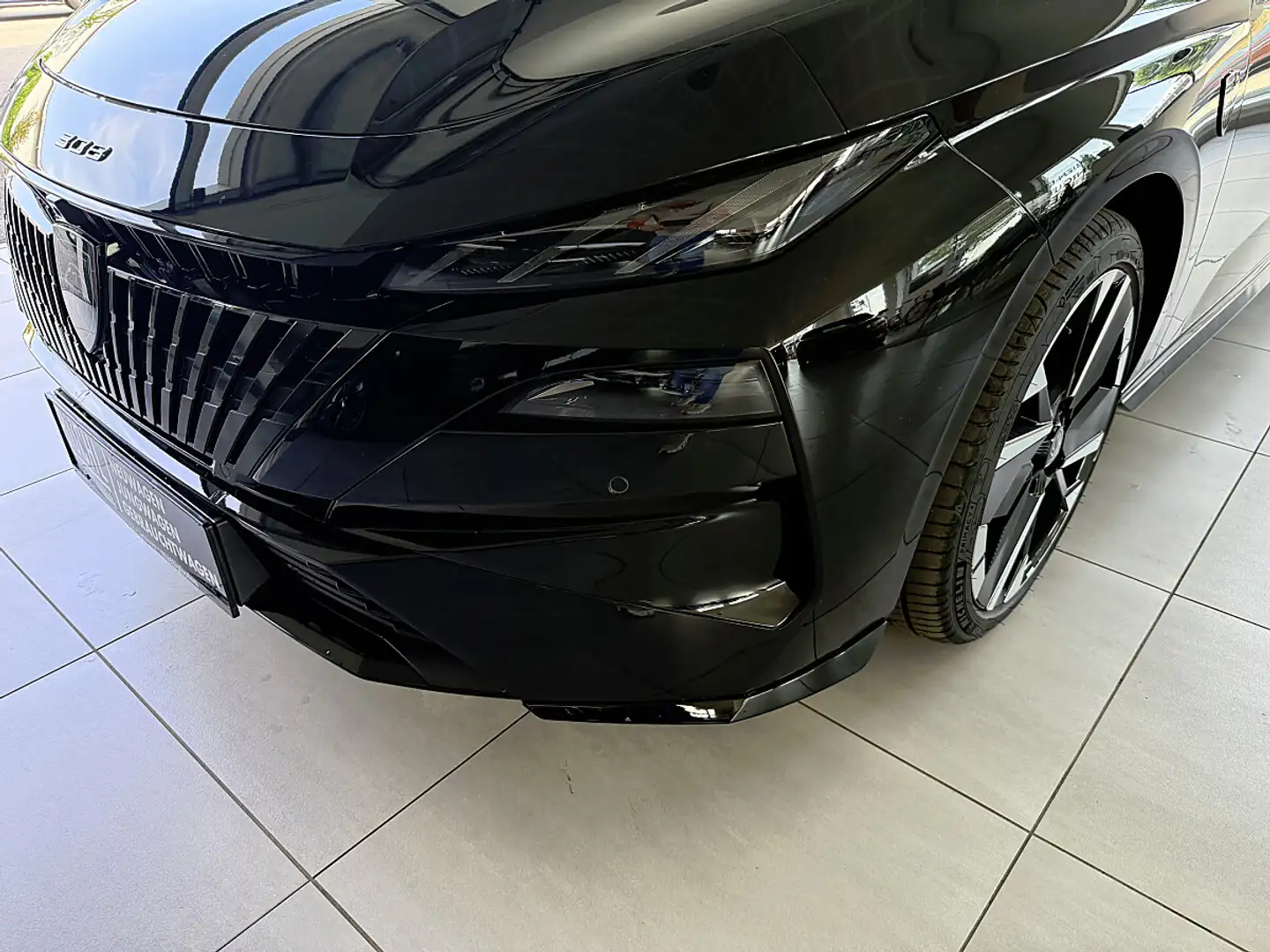 Peugeot 308 SW Hybrid 145 e-DSC6 GT Schwarz - 2