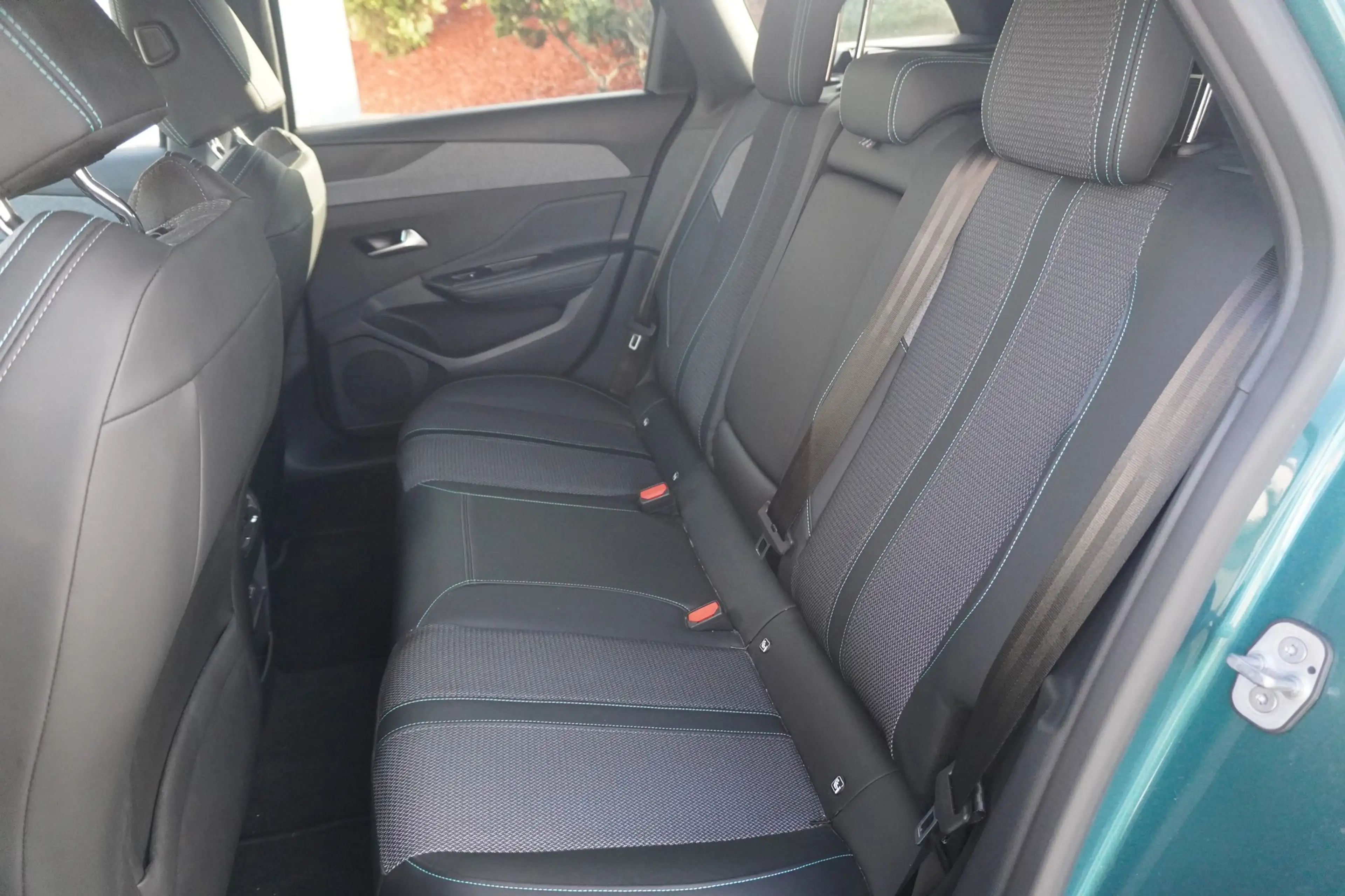 Peugeot 308 SW 1.6 Hybrid 180 Allure Pack LED Navi ACC — photo 11