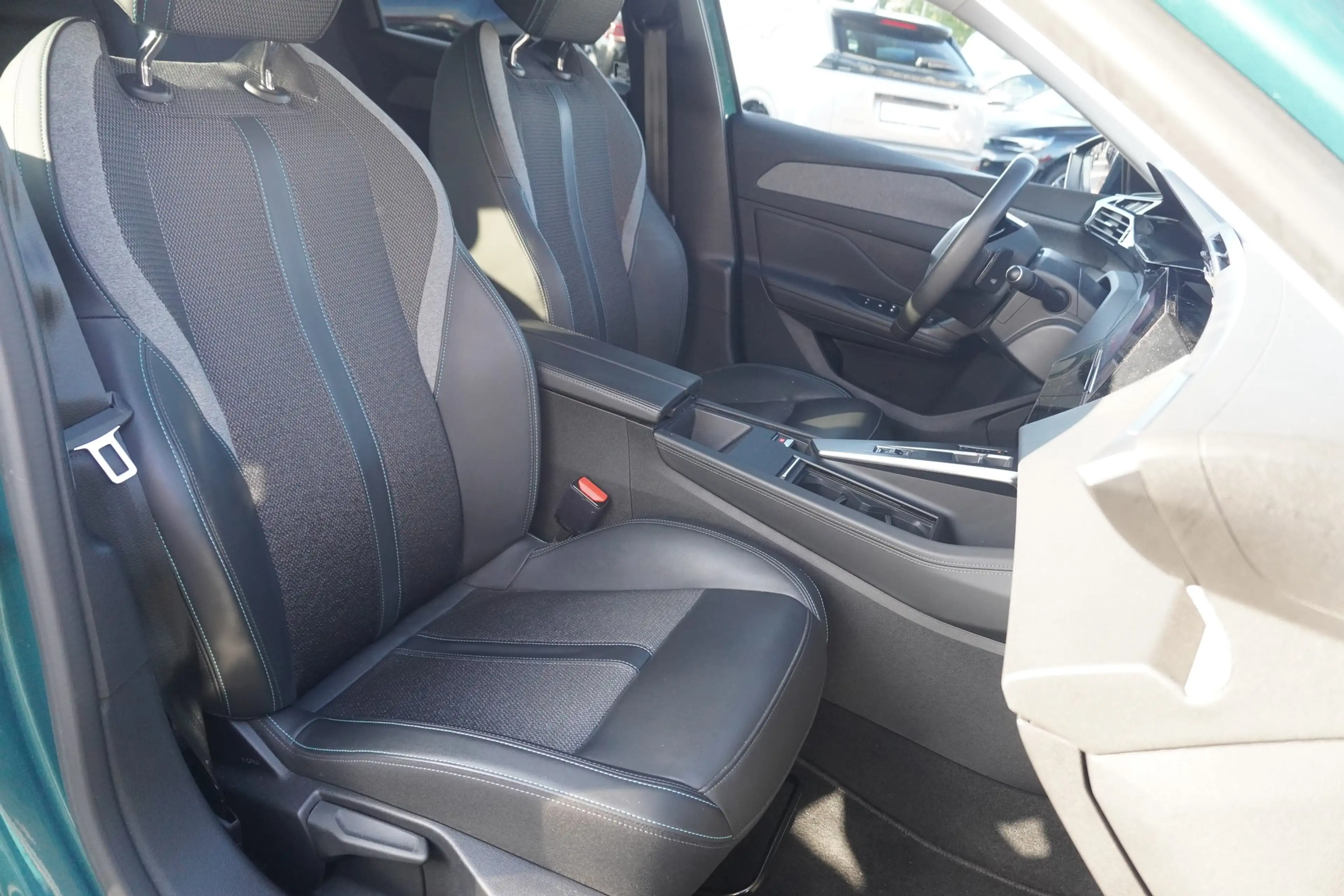 Peugeot 308 SW 1.6 Hybrid 180 Allure Pack LED Navi ACC — photo 13