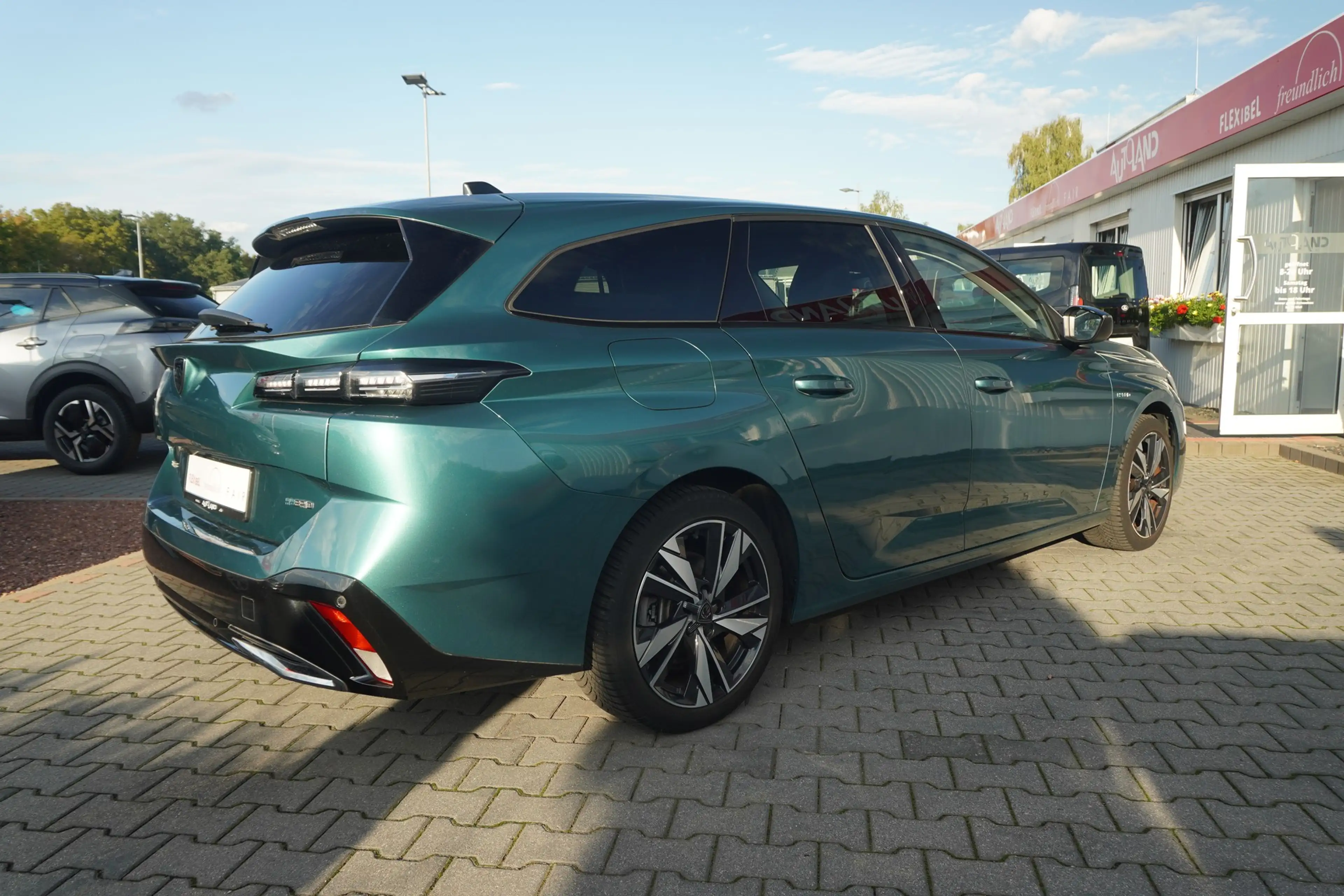Peugeot 308 SW 1.6 Hybrid 180 Allure Pack LED Navi ACC — photo 7