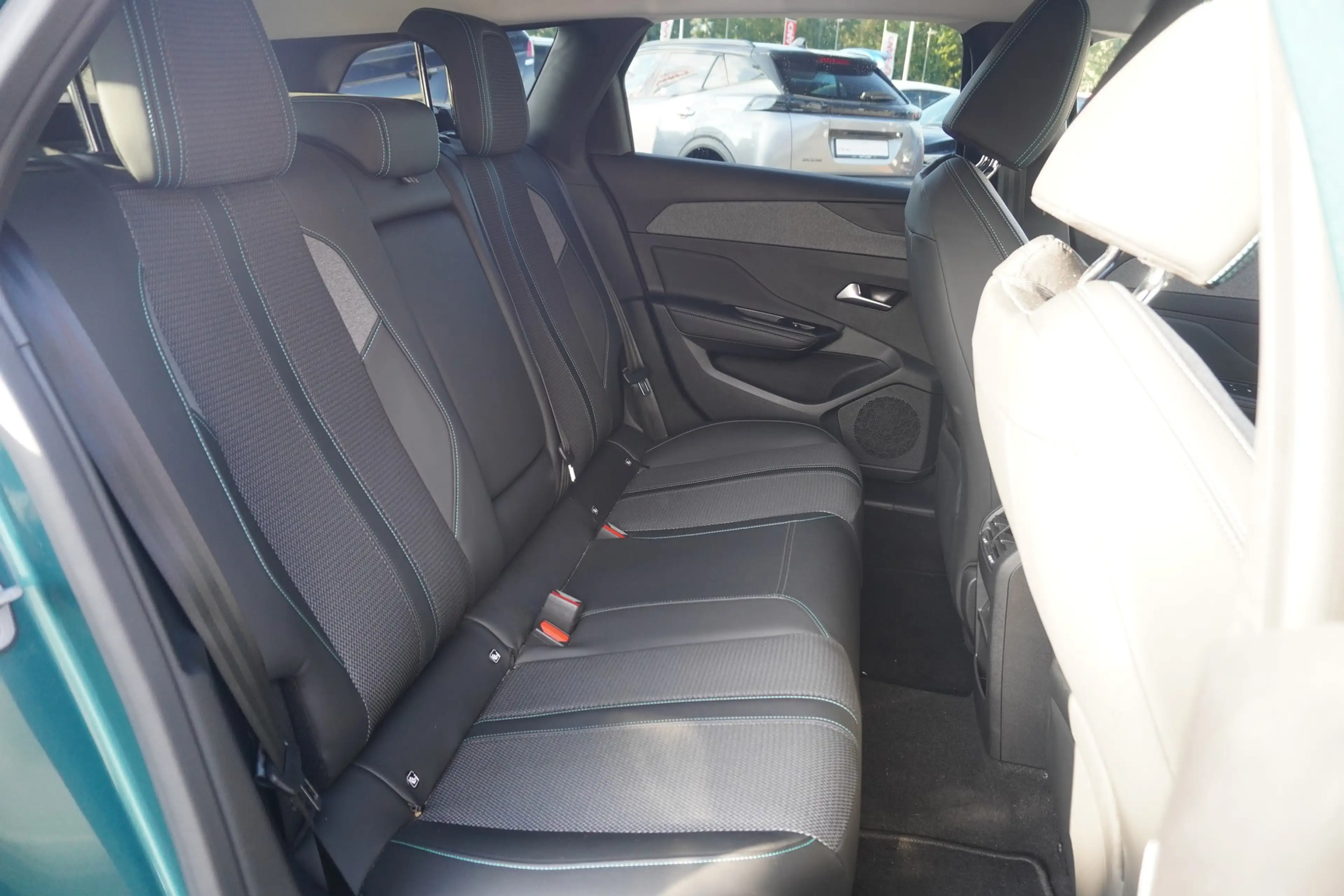 Peugeot 308 SW 1.6 Hybrid 180 Allure Pack LED Navi ACC — photo 12