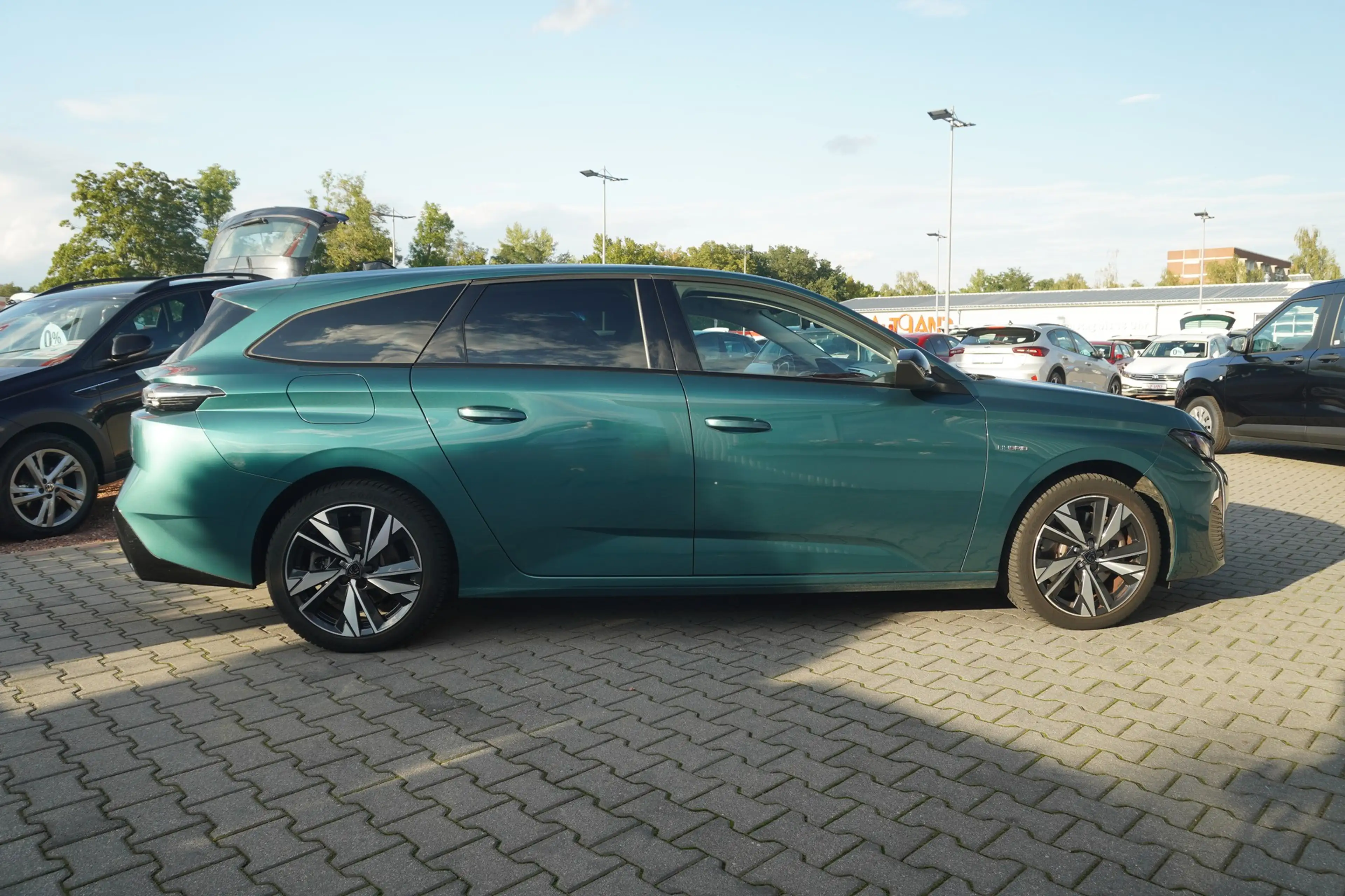 Peugeot 308 SW 1.6 Hybrid 180 Allure Pack LED Navi ACC — photo 8