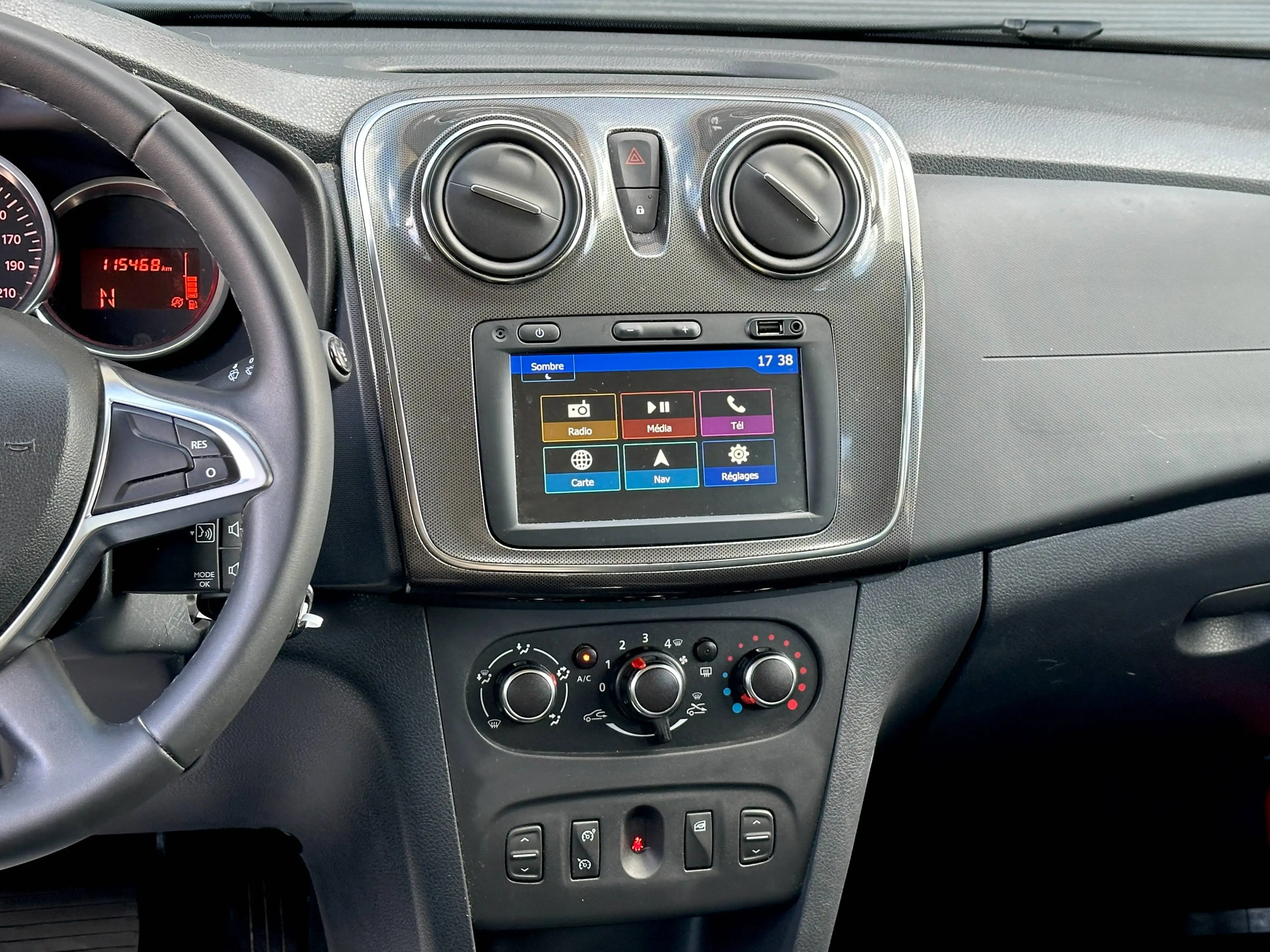 Dacia Logan 0.9 TCe Automatique / Caméra / GPS / Att. remorque — photo 13