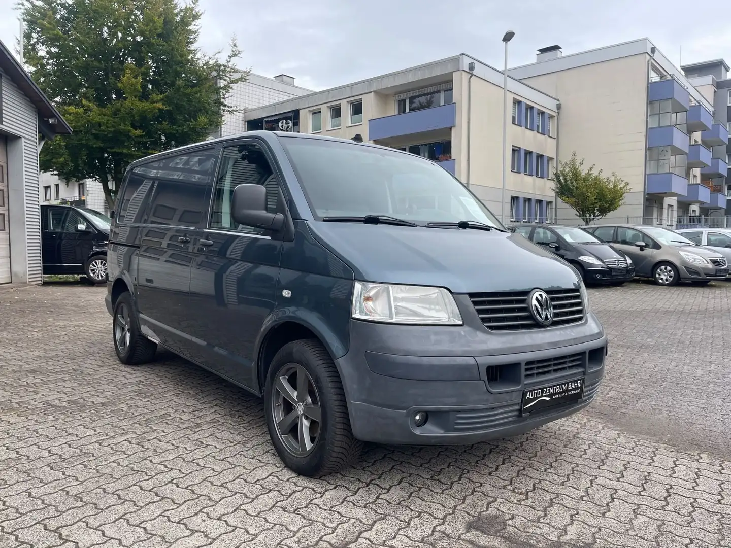 Volkswagen T5 Transporter T5 2.5 TDI* Viele Neue Teile*Bett Umbau Hinten* Grau - 1