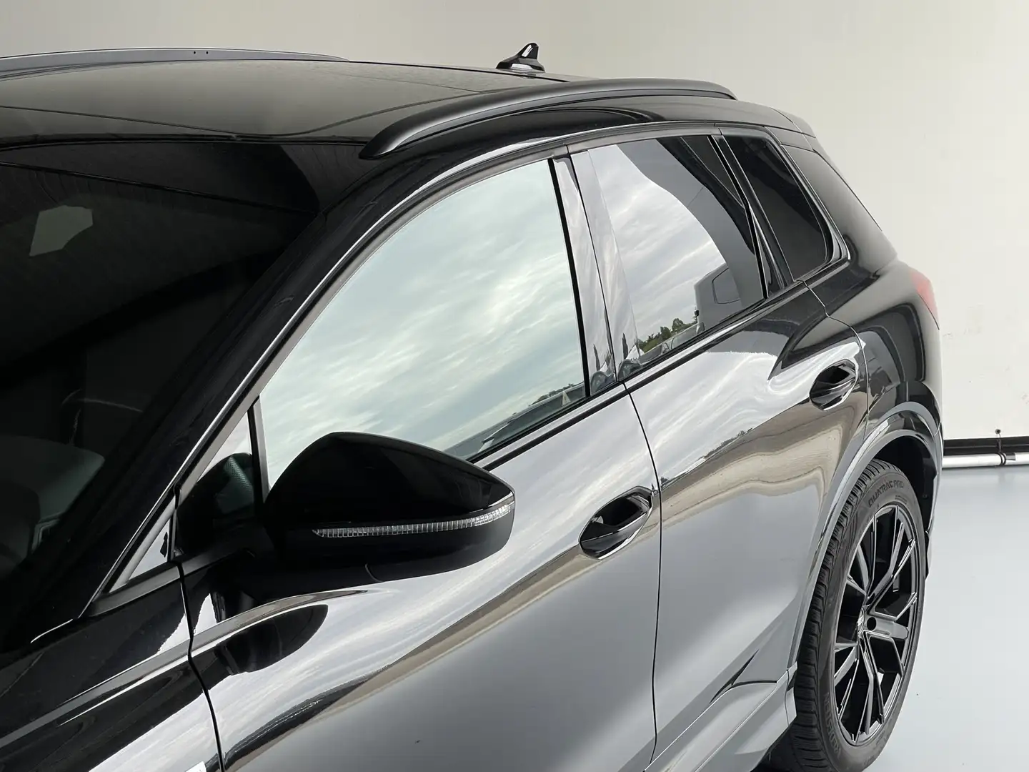 Audi Q4 e-tron 40 Launch edition S Competition 77 kWh Panorama Da Zwart - 2