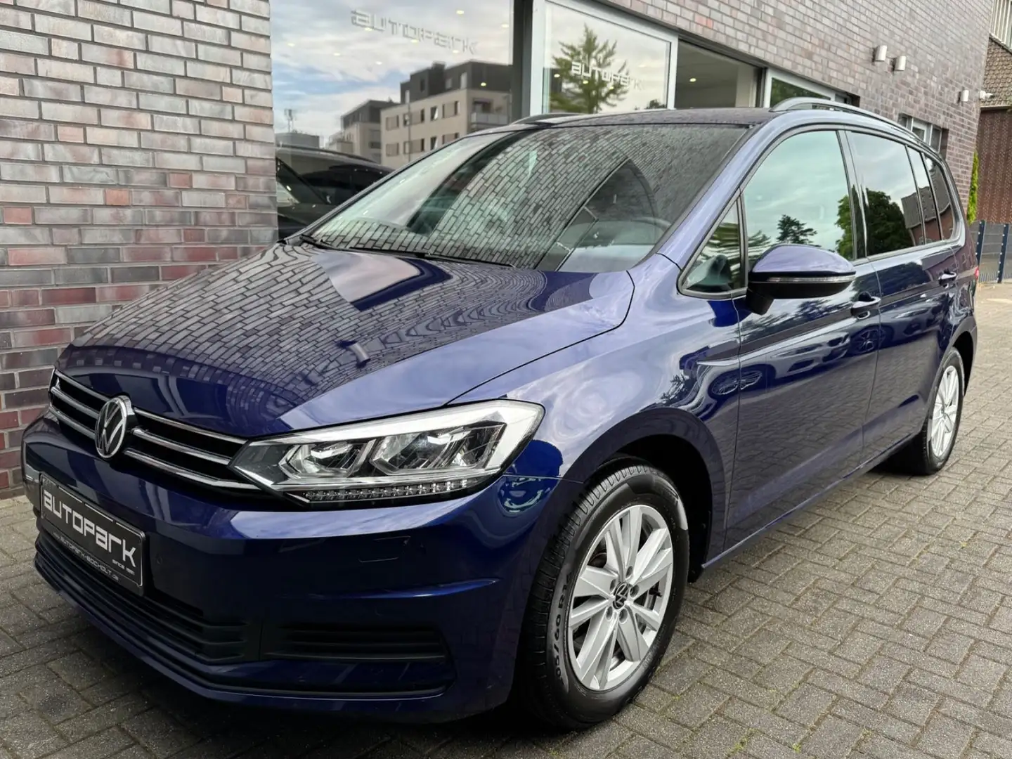 Volkswagen Touran Comfortline 7-Sitzer Business AHK RFK Blau - 1