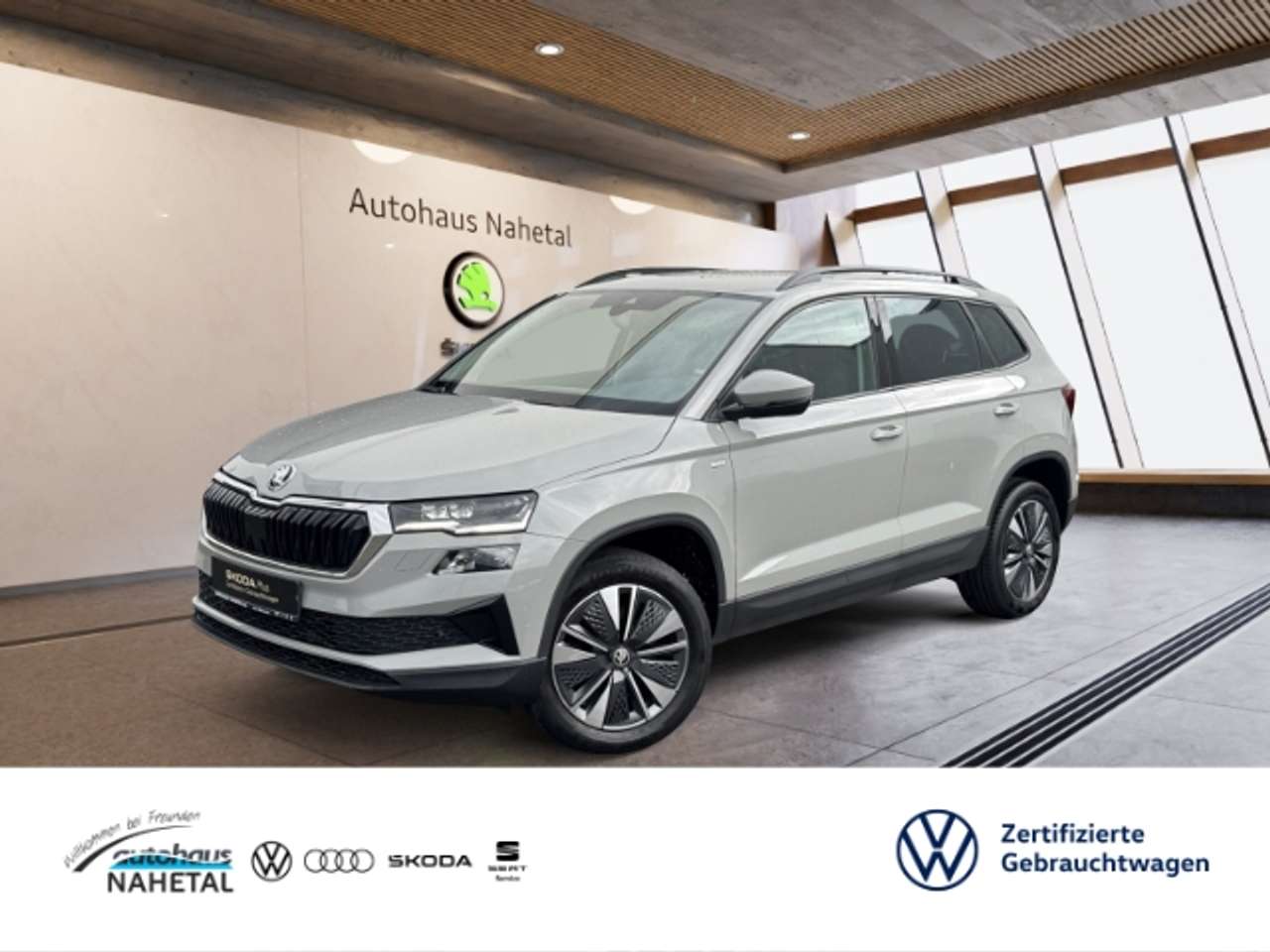Skoda Karoq — Skoda Karoq 1.5 TSI DSG Tour LED NAVI LM17'' AHK KESSY REAR VI