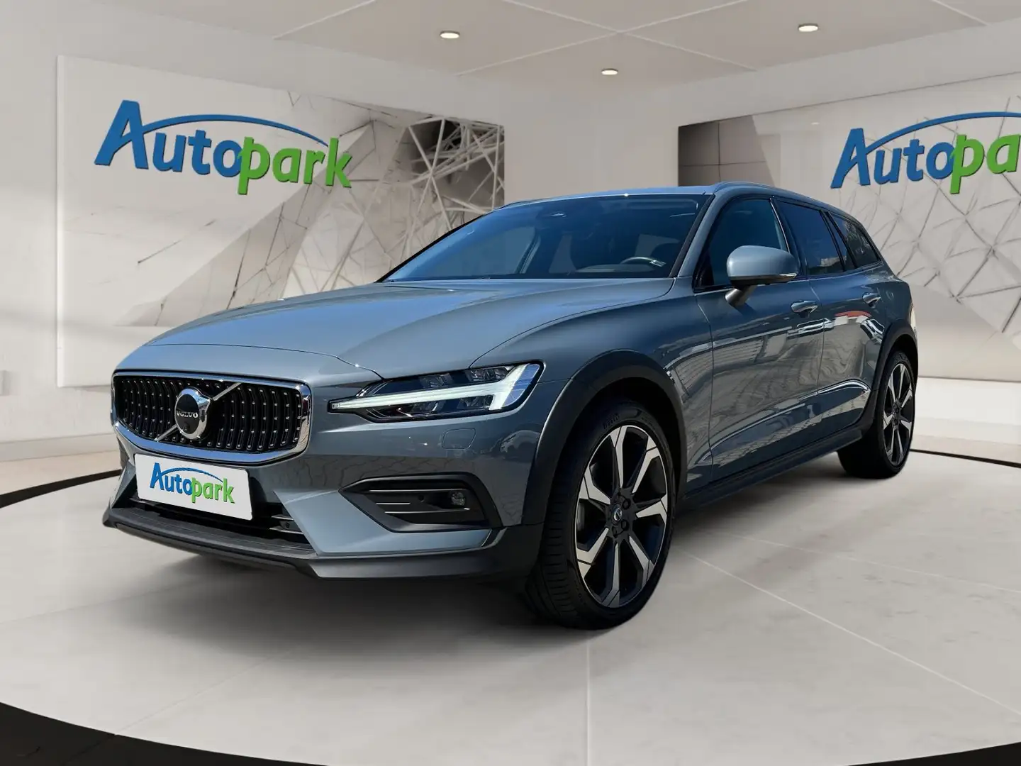 Volvo V60 Cross Country B4 AWD Mild Hybrid Plus Bright Grau - 1
