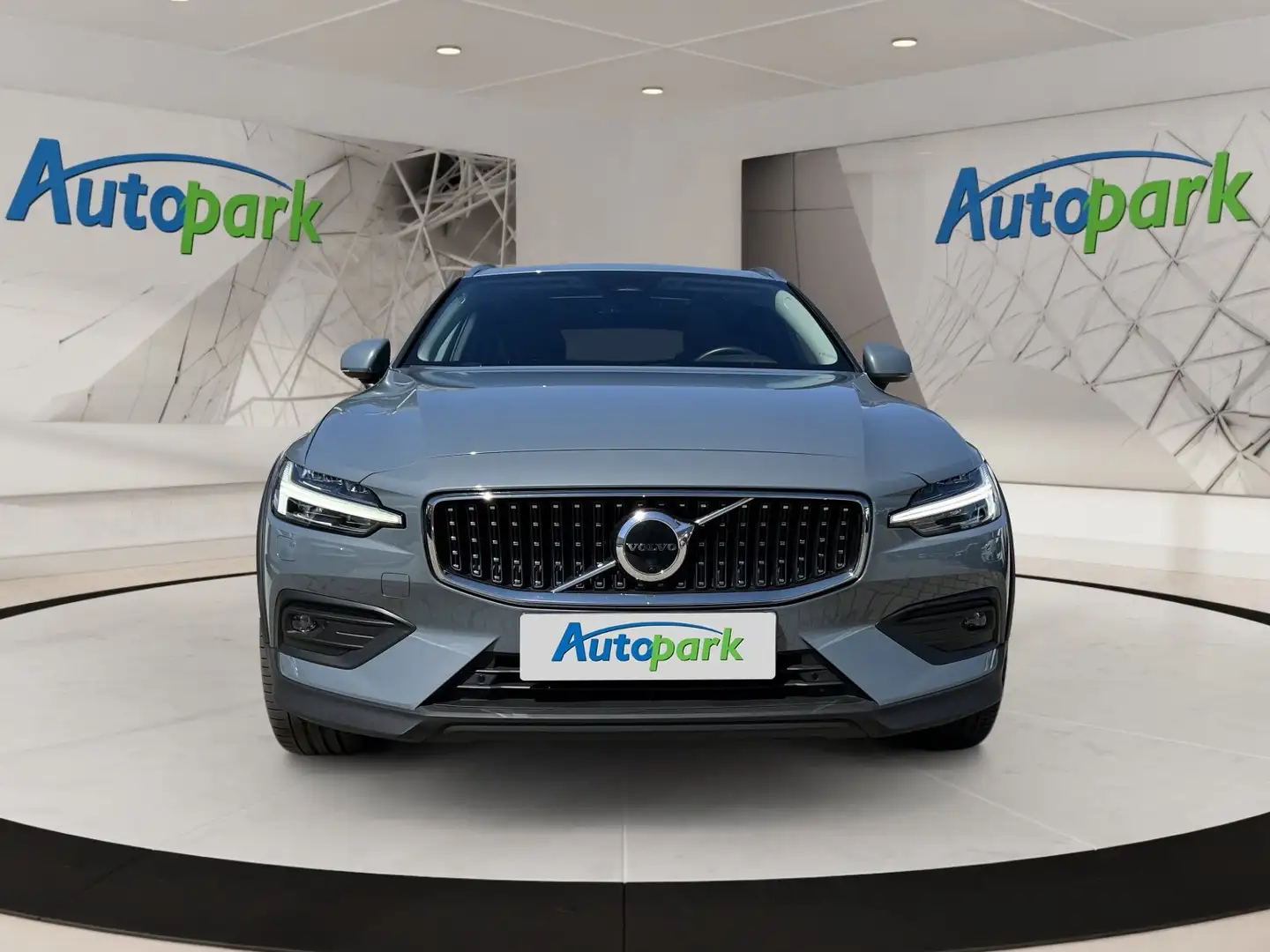 Volvo V60 Cross Country B4 AWD Mild Hybrid Plus Bright Grau - 2