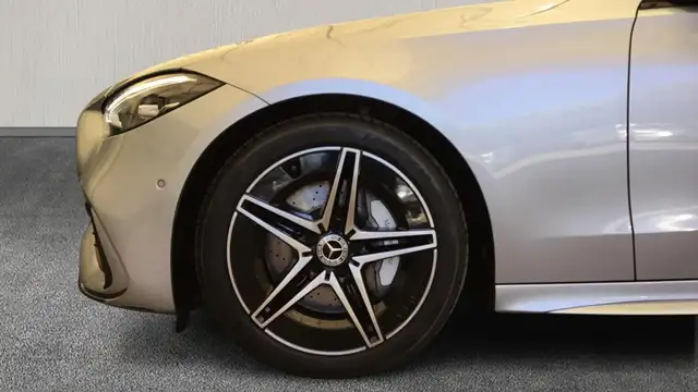 Mercedes-Benz C-Class view 5