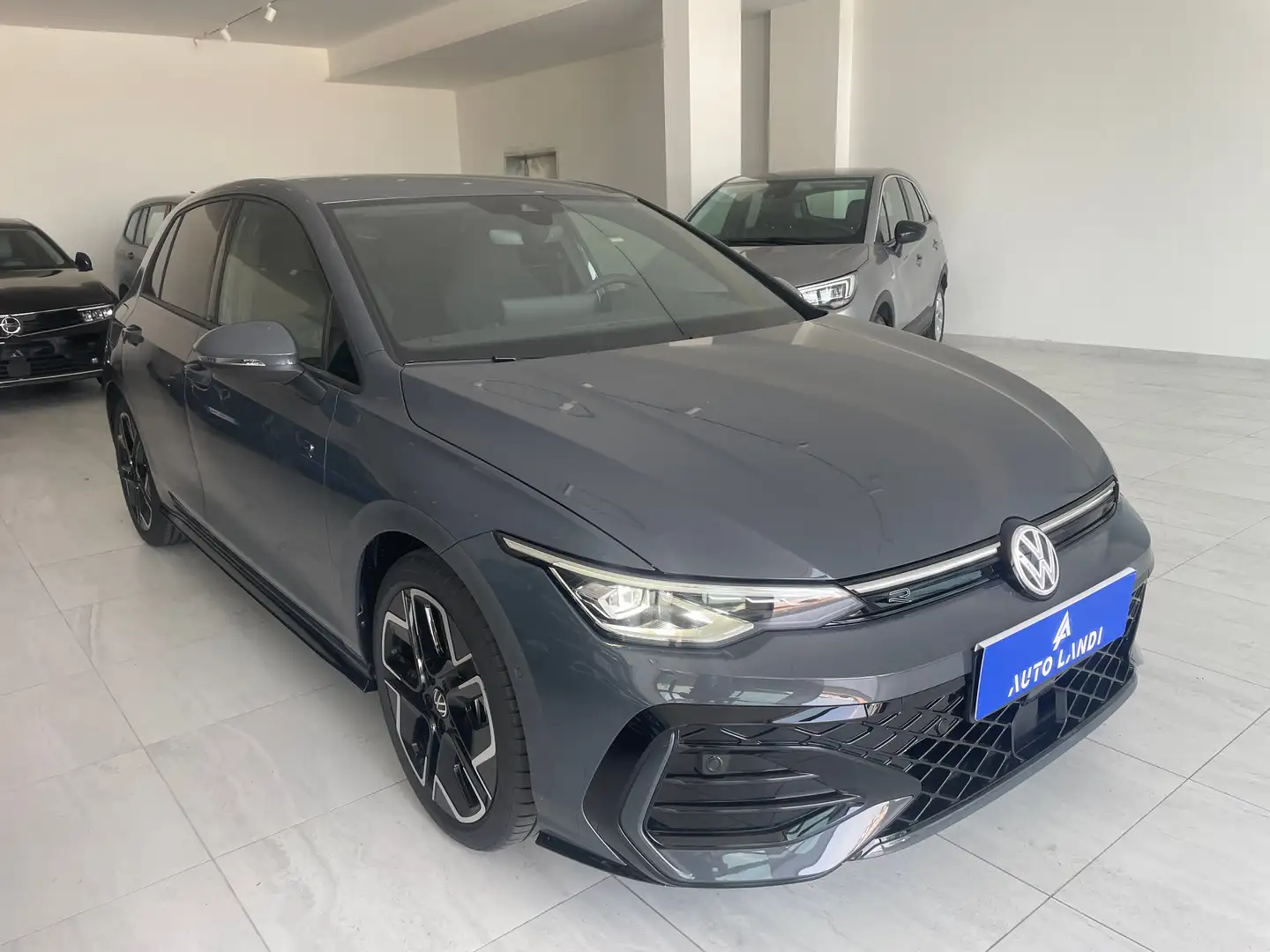 Volkswagen Golf 2.0 tdi R-Line Plus 150cv dsg Grigio - 2