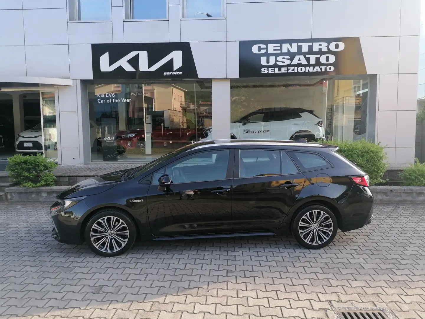 Toyota Corolla Touring Sport 2.0 Hybrid Business Negro - 2