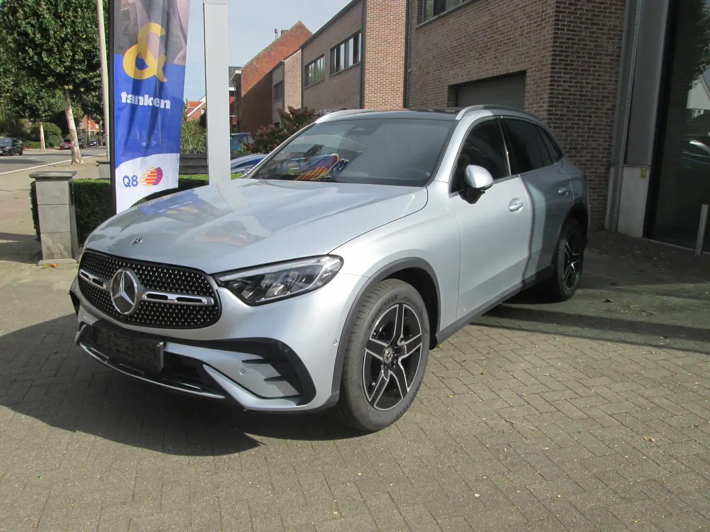 Mercedes-Benz GLC 200 AMG PANO TREKHAAK Zilver - 1