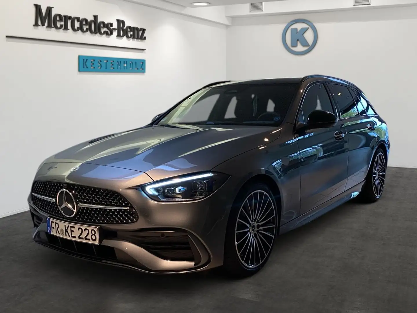 Mercedes-Benz C 300 d T-Modell AMG+PANO+AHK+PARK+DISTR+DIGITAL Grau - 2