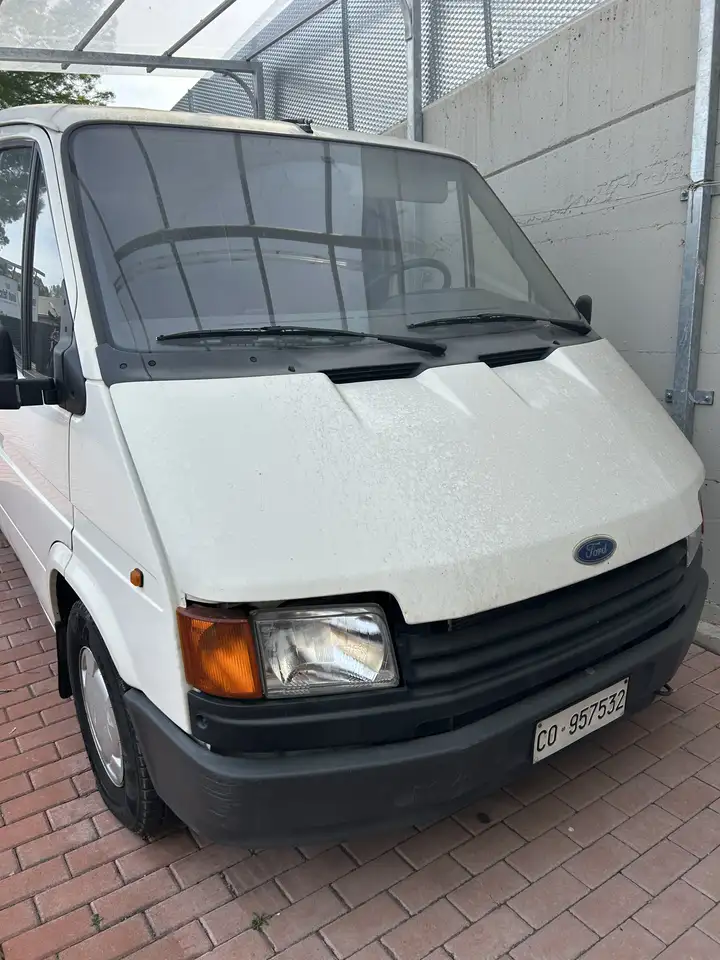 Ford Transit 9 Posti, foto 1