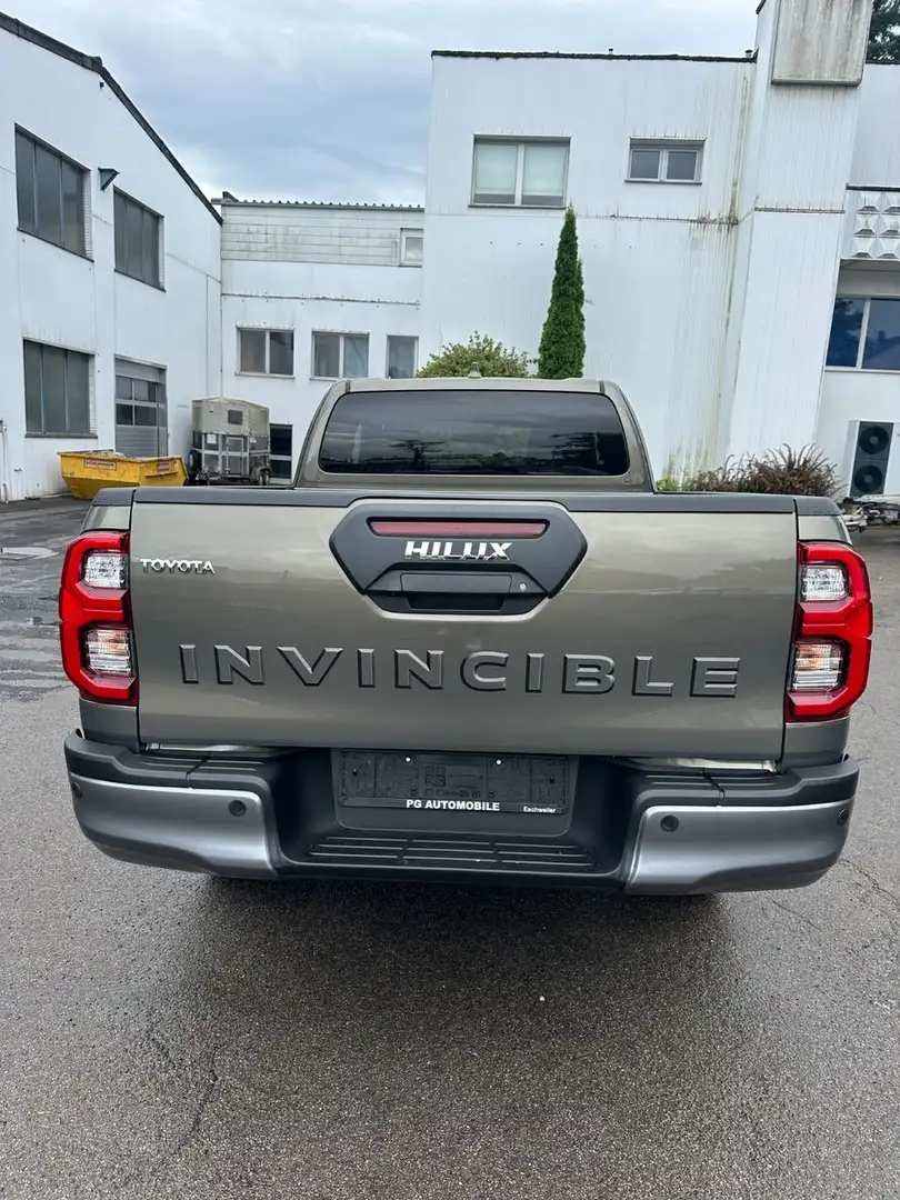 Toyota Hilux EXTRA CAB  2.8, INVINCIBLE, Automatik Vert - 1