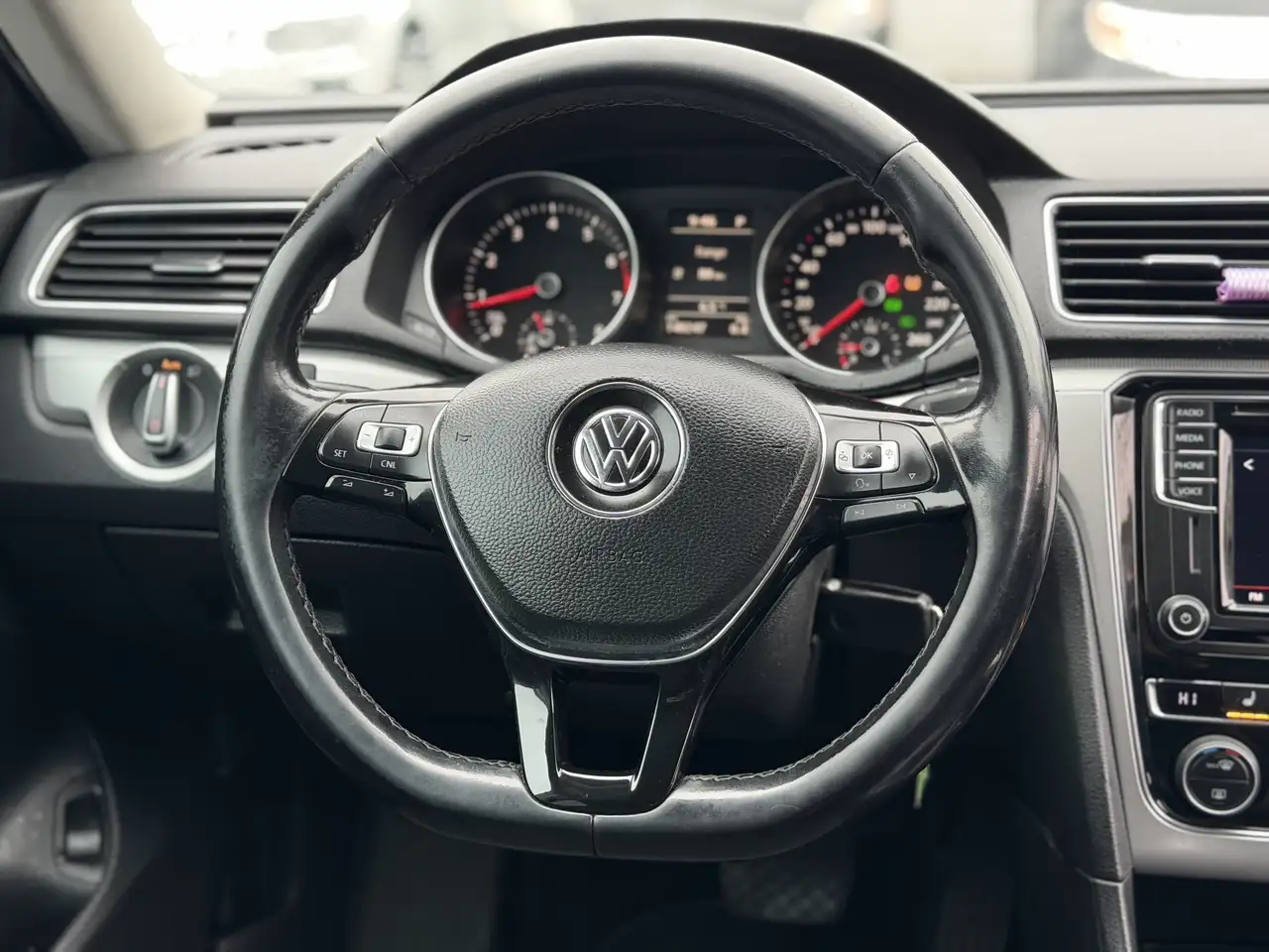 Volkswagen Passat photo Volkswagen Passat