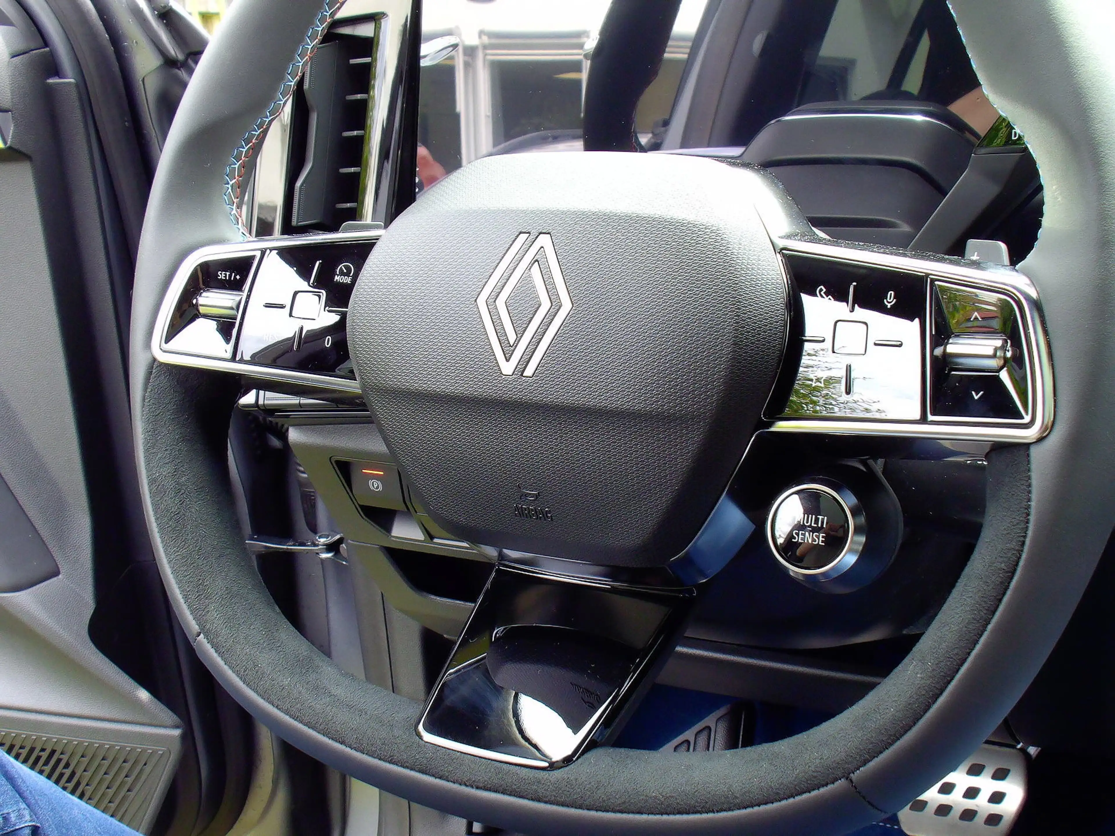 Renault Rafale Atelier Alpine E-Tech Plug-in Hyb.300 4x4 — photo 14