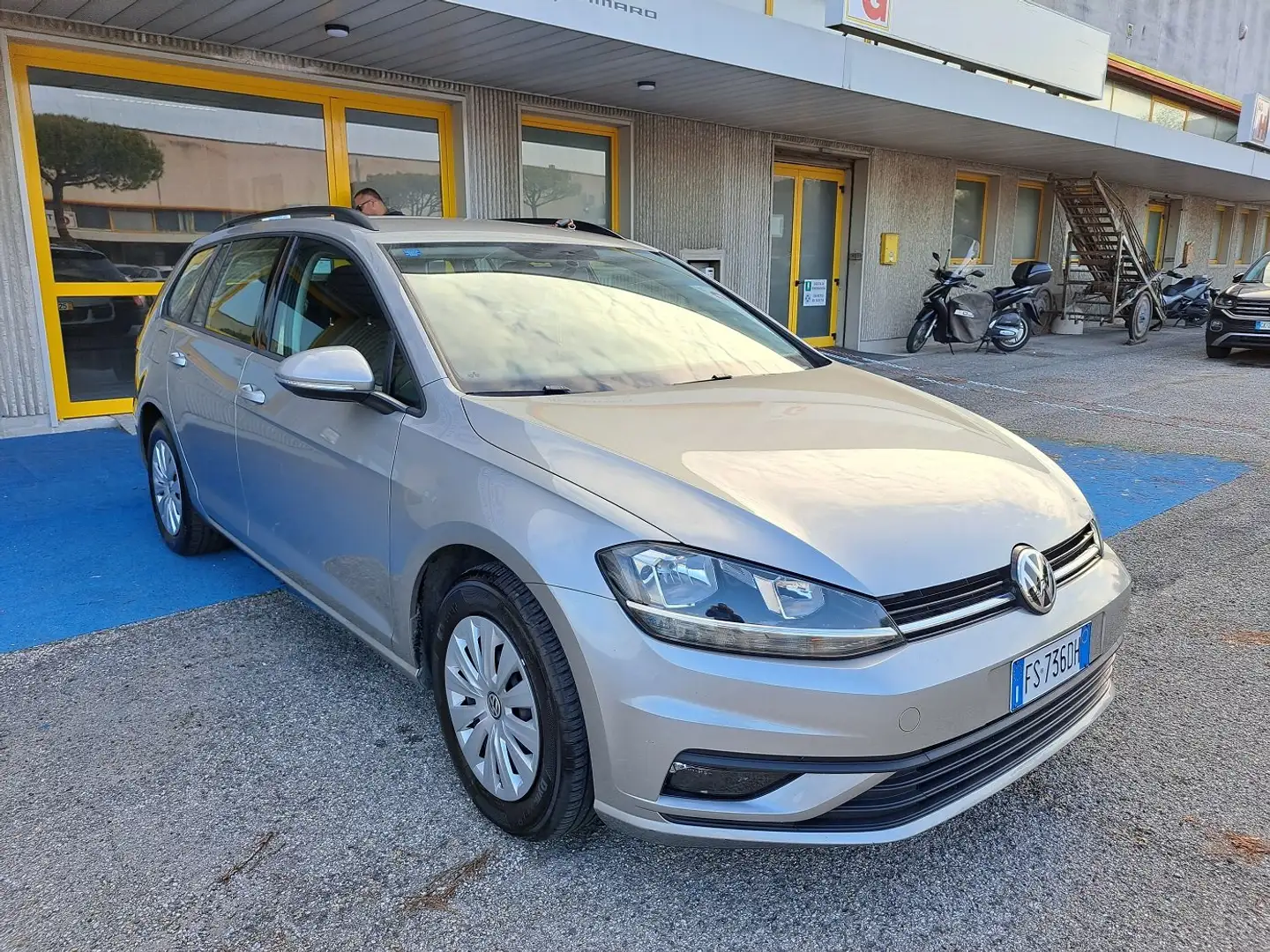 Volkswagen Golf Variant VII 2017 Variant 1.6 tdi Business 115cv * GANCIO T Grigio - 1