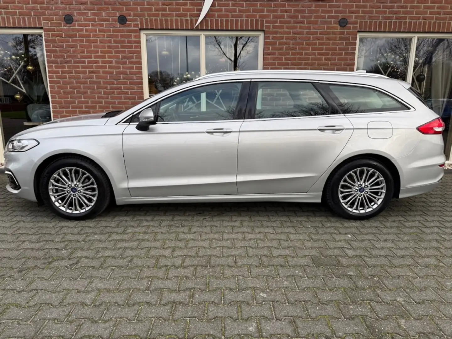 Ford Mondeo Wagon 2.0 IVCT HEV Titanium STOELVERW. / WEGKL.TRE Grau - 2