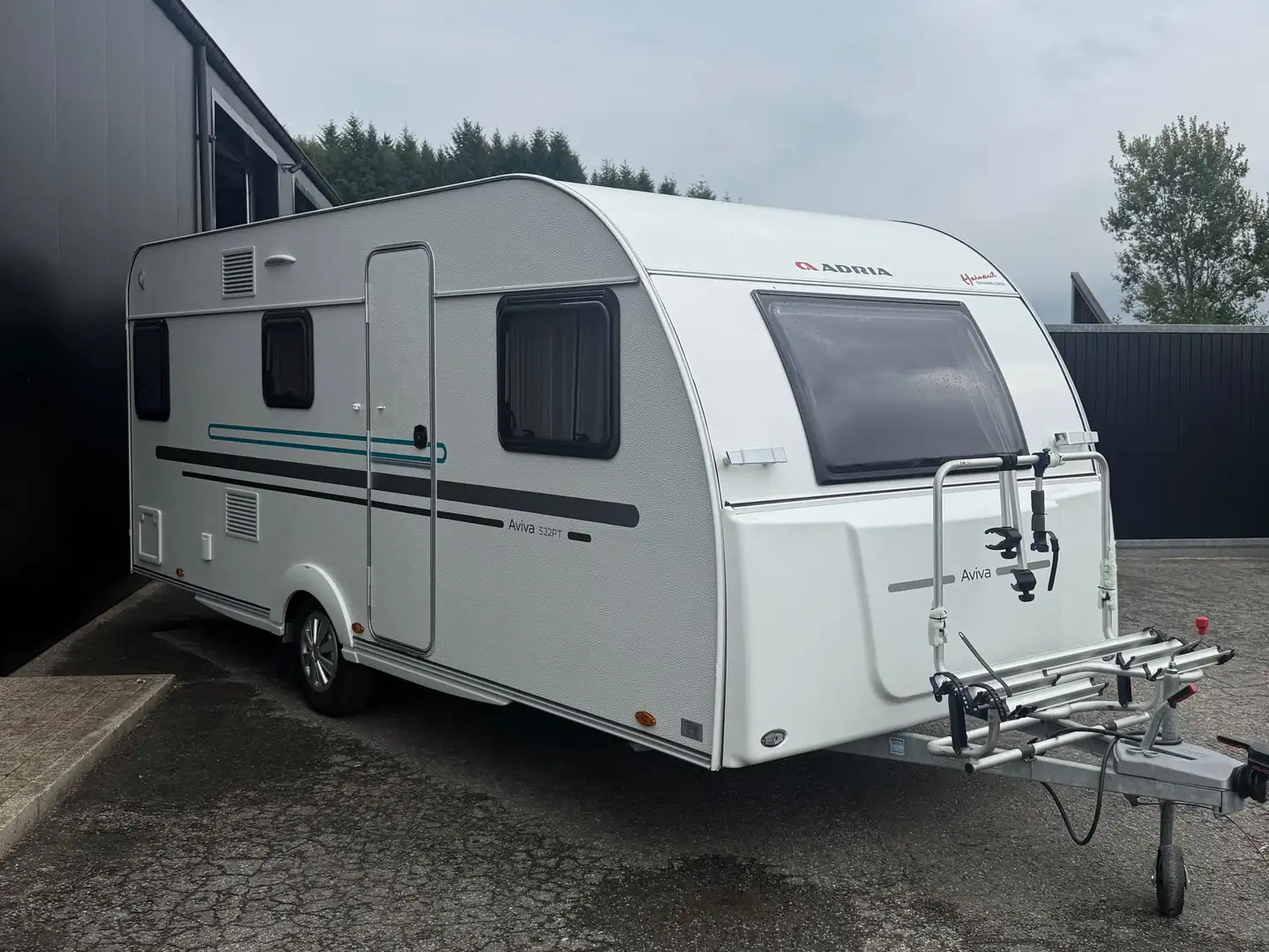 Adria Avia 522PT // Auvent // TV // Frigo Wit - 1