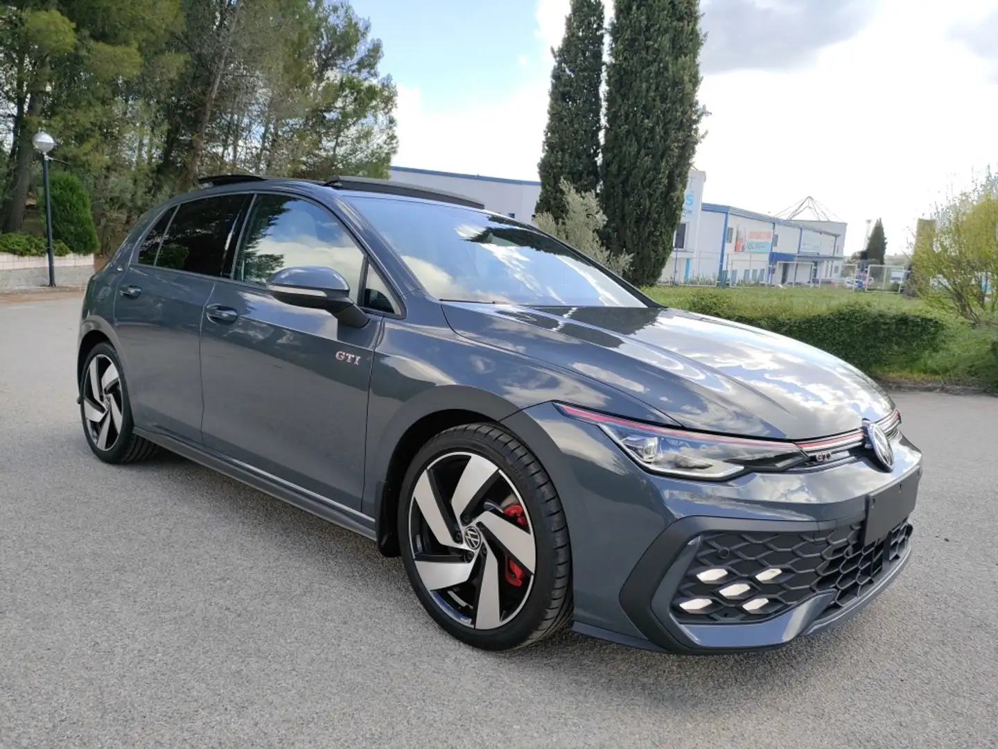 Volkswagen Golf GTI 2.0 TSI DSG 195kW siva - 2