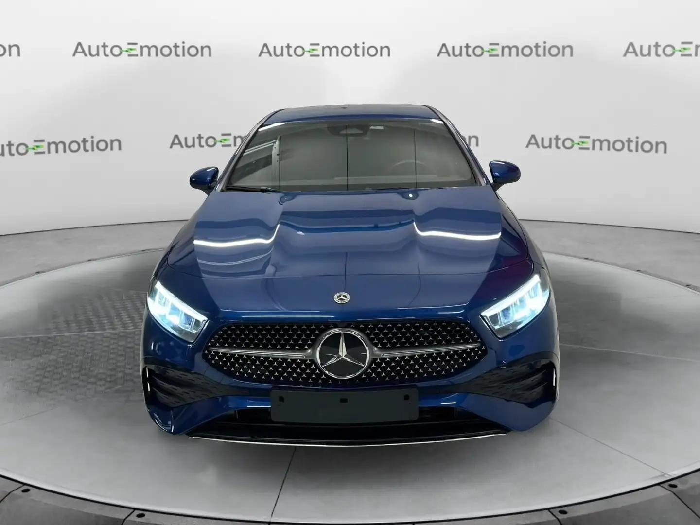 Mercedes-Benz A 180 A 180 AMG Line Advanced Plus Blau - 2