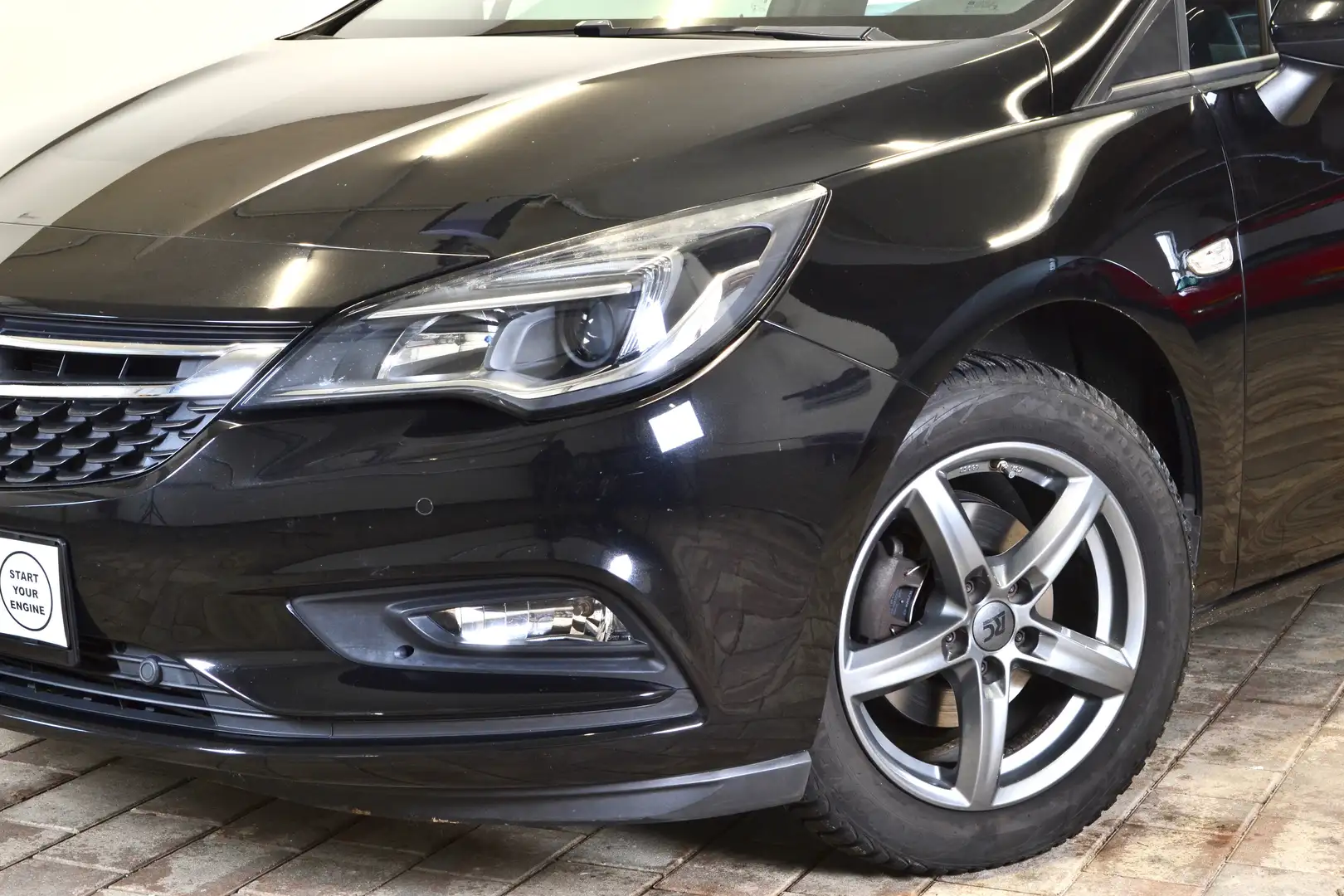 Opel Astra Astra 1,4 Turbo - AHK - Bremsen NEU - SERVICE NEU Schwarz - 2