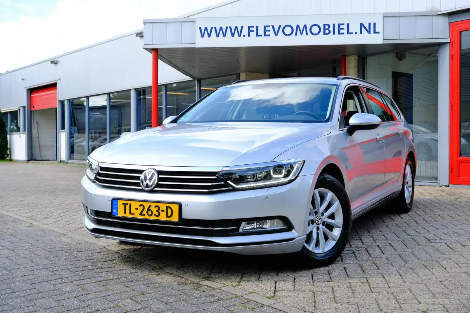 Volkswagen Passat Variant 1.4 TSI ACT Comfortline Aut. Navi|1e Eig|Cam|Apple Gri - 1