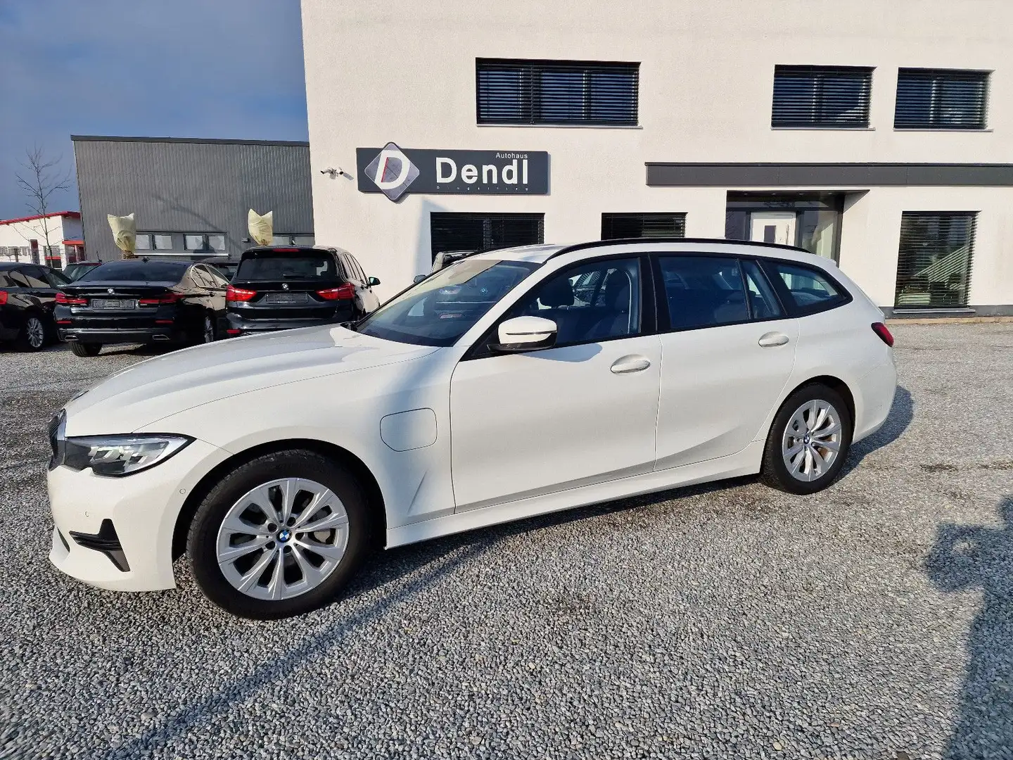 BMW 330 e Touring Advantage,Aut.,Navi.Prof.,Akt.Temp. Weiß - 2