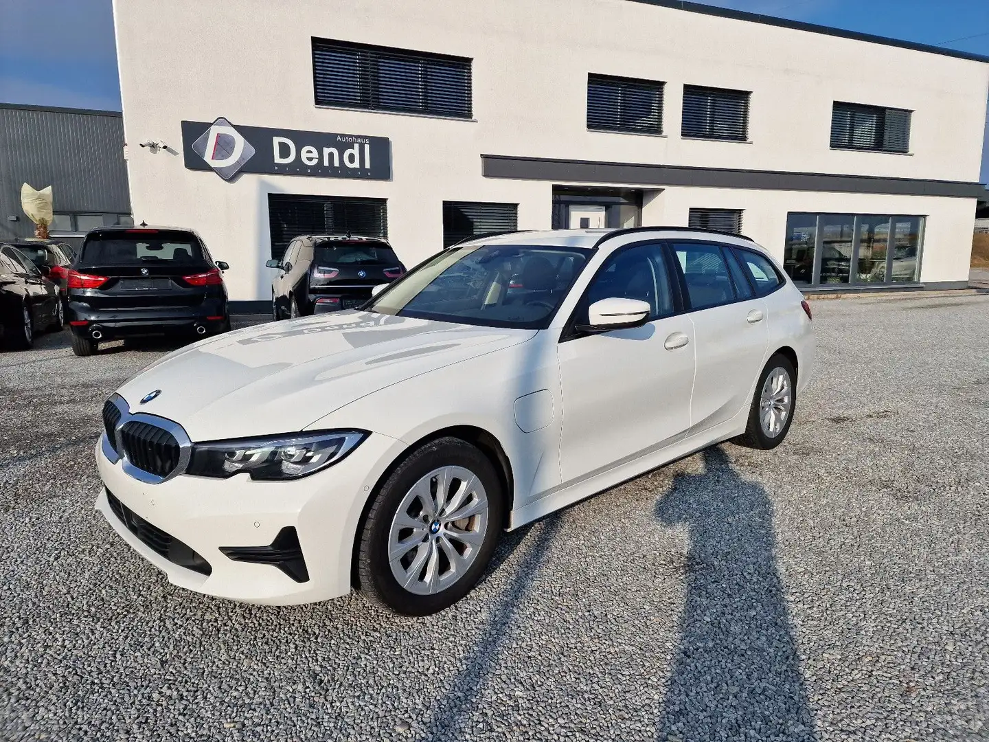 BMW 330 e Touring Advantage,Aut.,Navi.Prof.,Akt.Temp. Weiß - 1