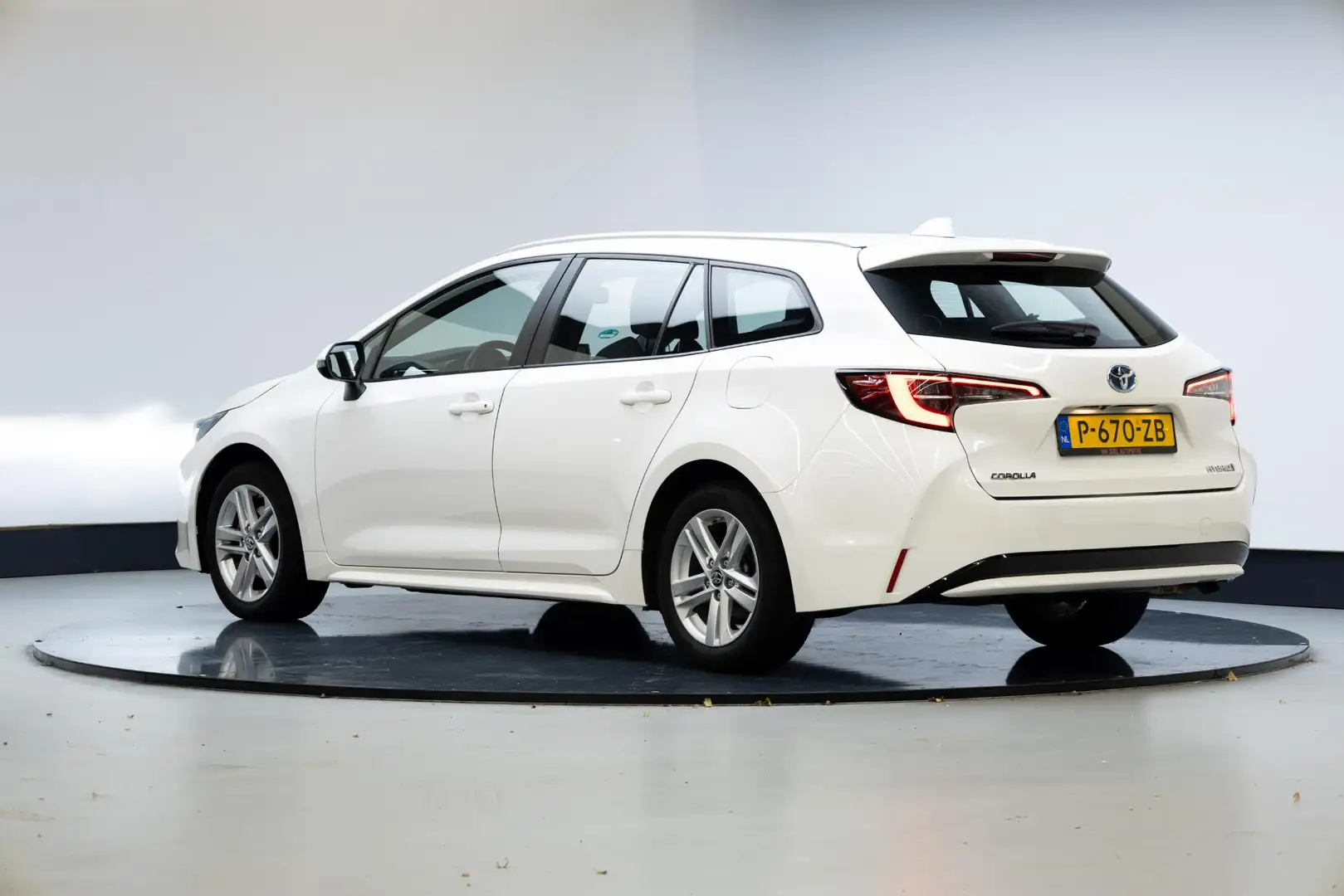 Toyota Corolla Touring Sports 1.8 Hybrid Active Bianco - 2