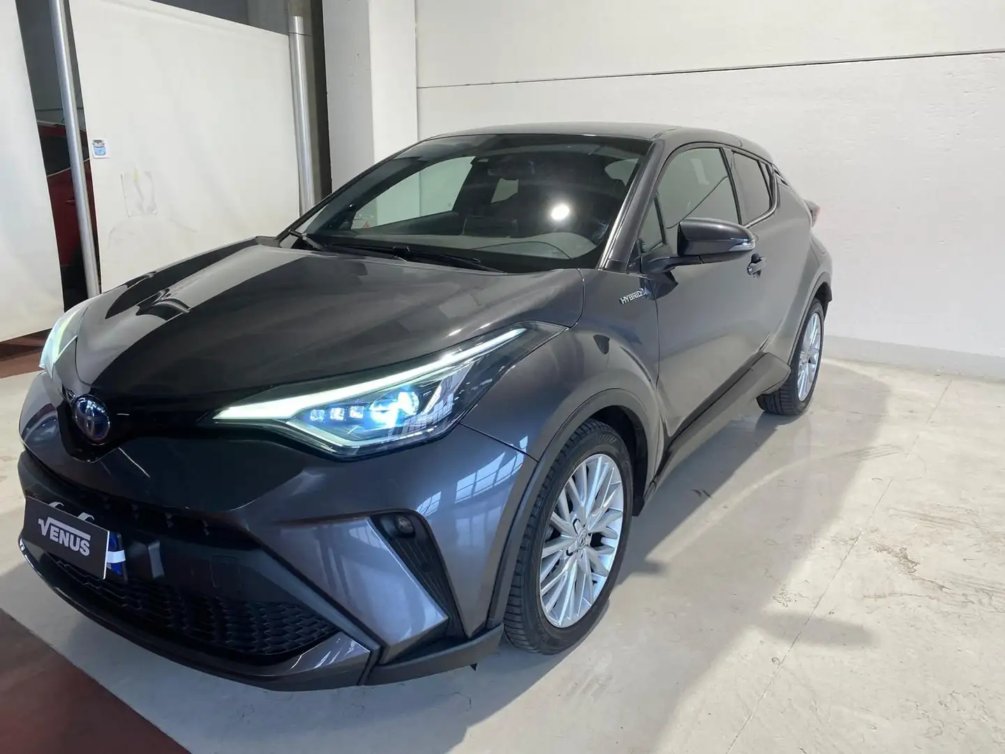 Toyota C-HR I 2020 1.8h Lounge e-cvt Grigio - 2